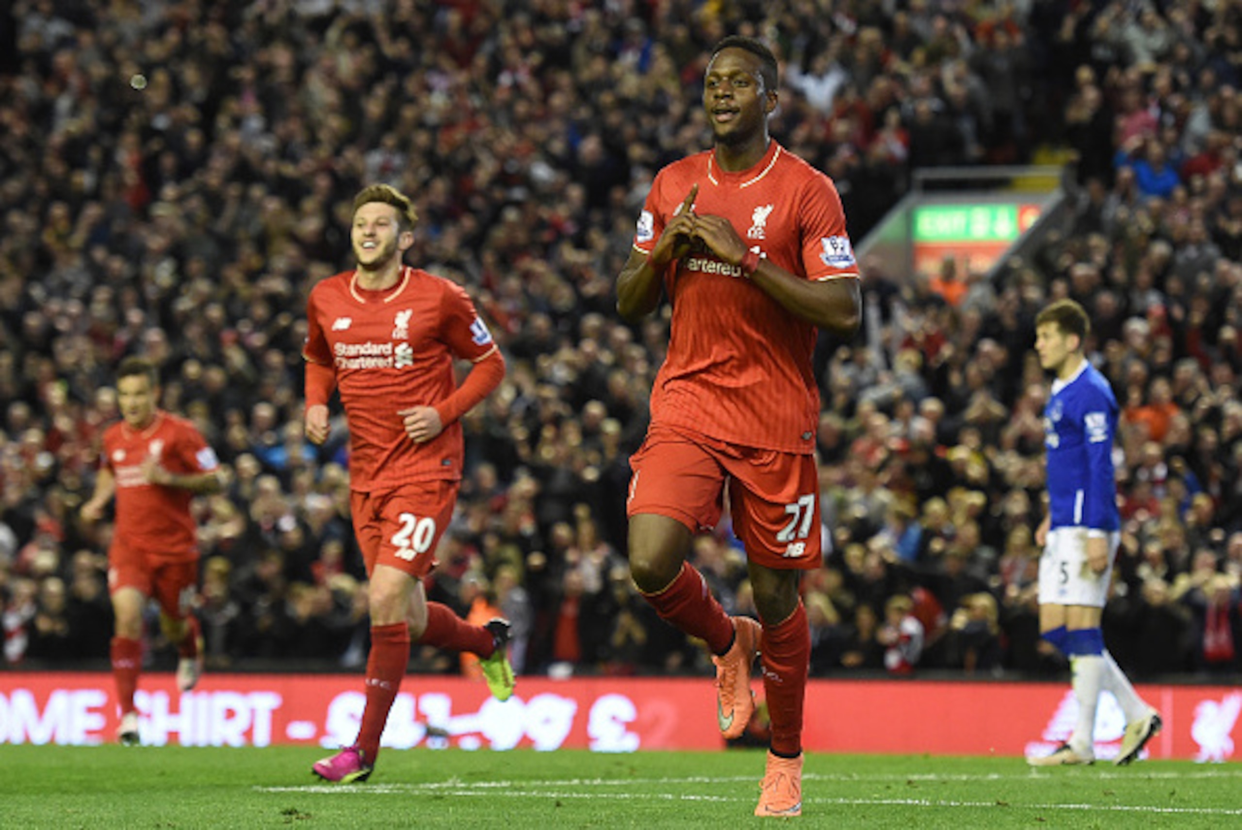 Liverpool's Belgian striker Divock Origi (C) celebrates after scoring during the English Premier League football match between Liverpool and Everton at Anfield in Liverpool, north west England on April 20, 2016. / AFP / PAUL ELLIS / RESTRICTED TO EDITORIA