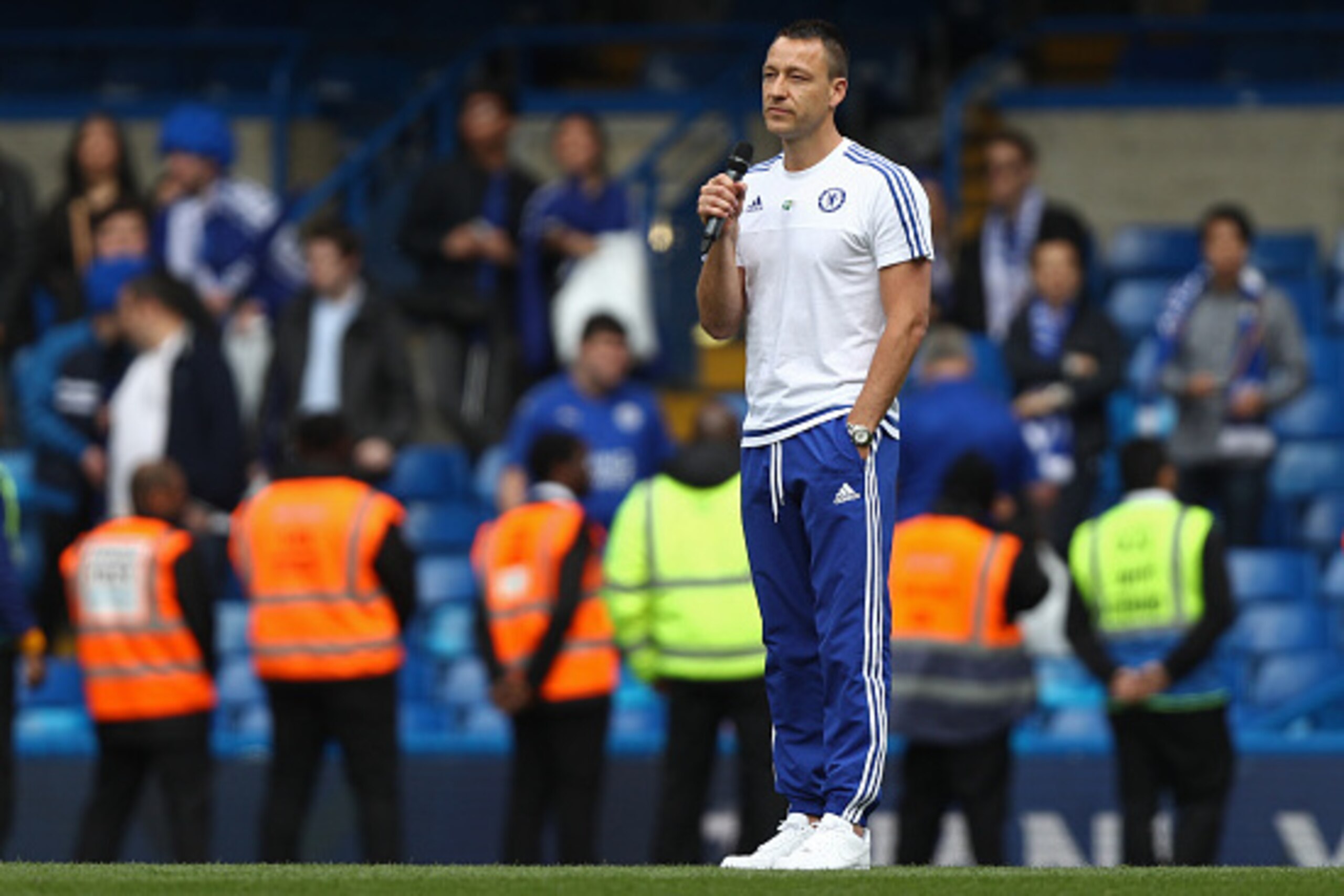 LONDON, ENGLAND - MAY 15:  John Terry of Chelsea talks to supporters after the Barclays Premier League match between Chelsea and Leicester City at Stamford Bridge on May 15, 2016 in London, England.  (Photo by Paul Gilham/Getty Images)