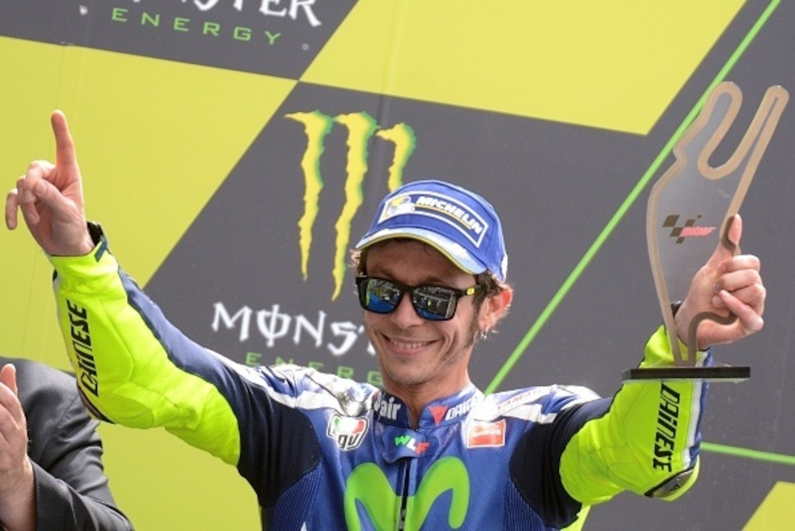 Second Italy's rider Valentino Rossi (Movistar Yamaha MOTOGP N 46) holds his trophy as he celebrates on the podium after the MotoGP race of the French motorcycling Grand Prix, on May 8, 2016 in Le Mans, northwestern France. / AFP / JEAN-FRANCOIS MONIER   
