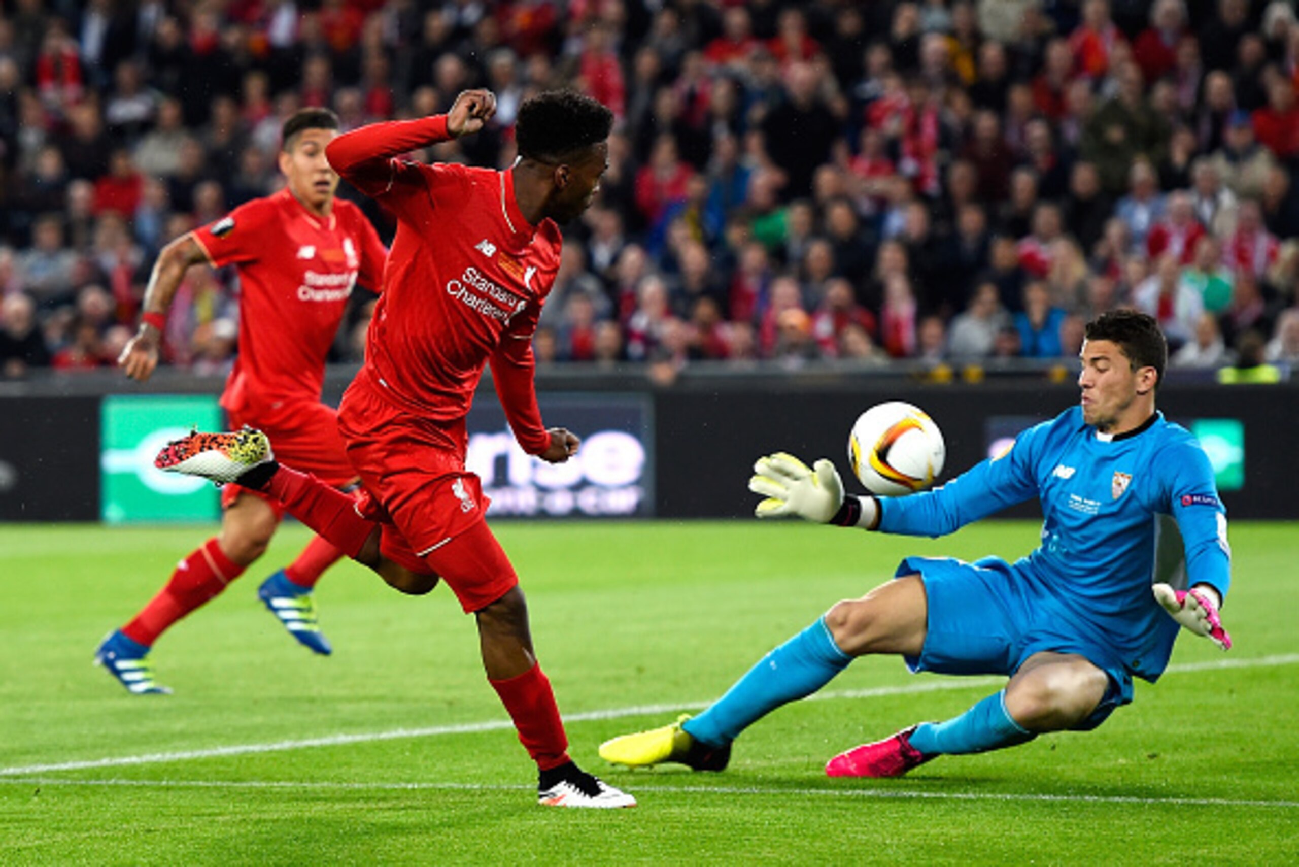 BASEL, SWITZERLAND - MAY 18:  Daniel Sturridge of Liverpool shoots at goal during the UEFA Europa League Final match between Liverpool and Sevilla at St. Jakob-Park on May 18, 2016 in Basel, Switzerland.  (Photo by David Ramos/Getty Images)