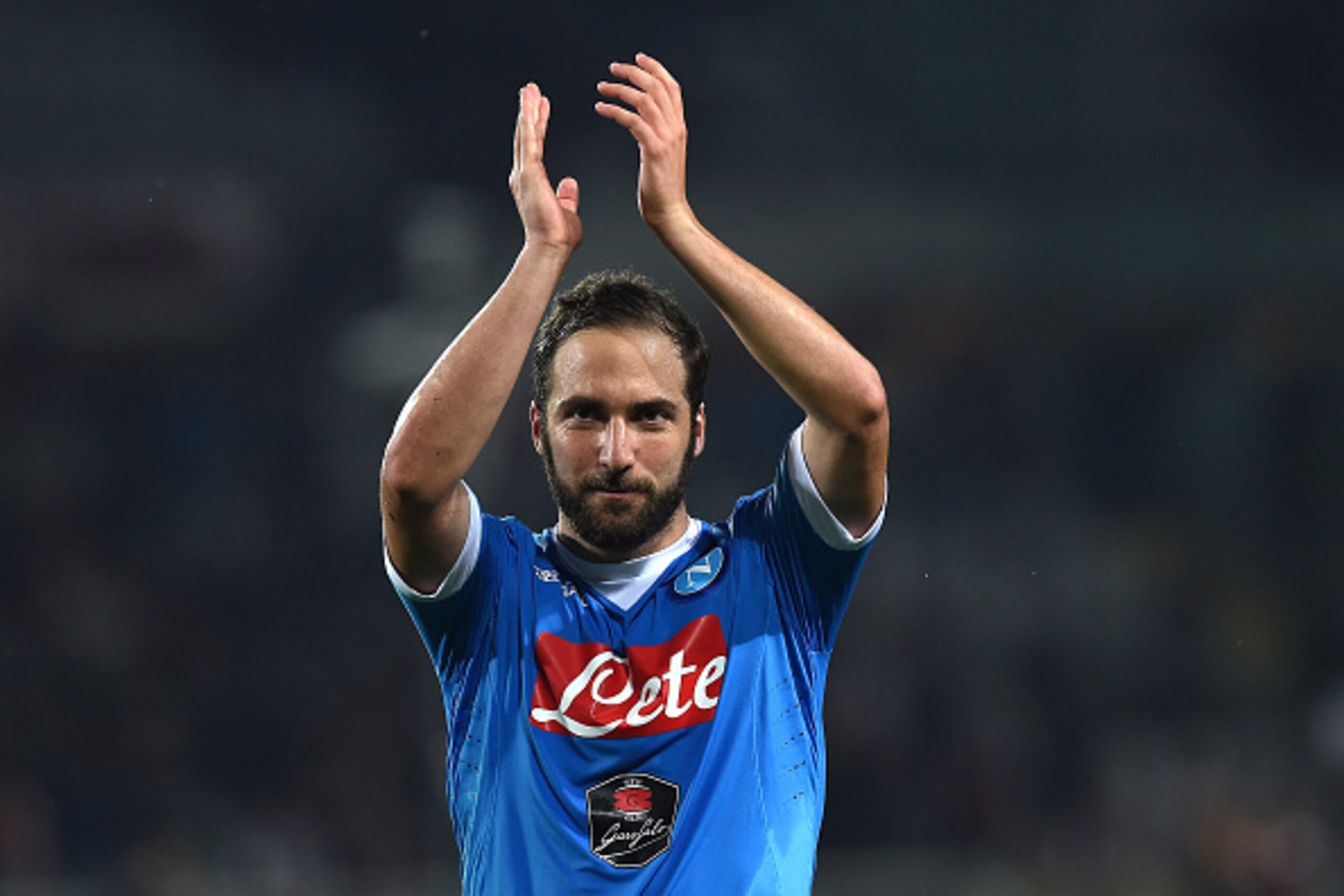 TURIN, ITALY - MAY 08:  Gonzalo Higuain of SSC Napoli celebrates victory at the end of the Serie A match between Torino FC and SSC Napoli at Stadio Olimpico di Torino on May 8, 2016 in Turin, Italy.  (Photo by Valerio Pennicino/Getty Images)