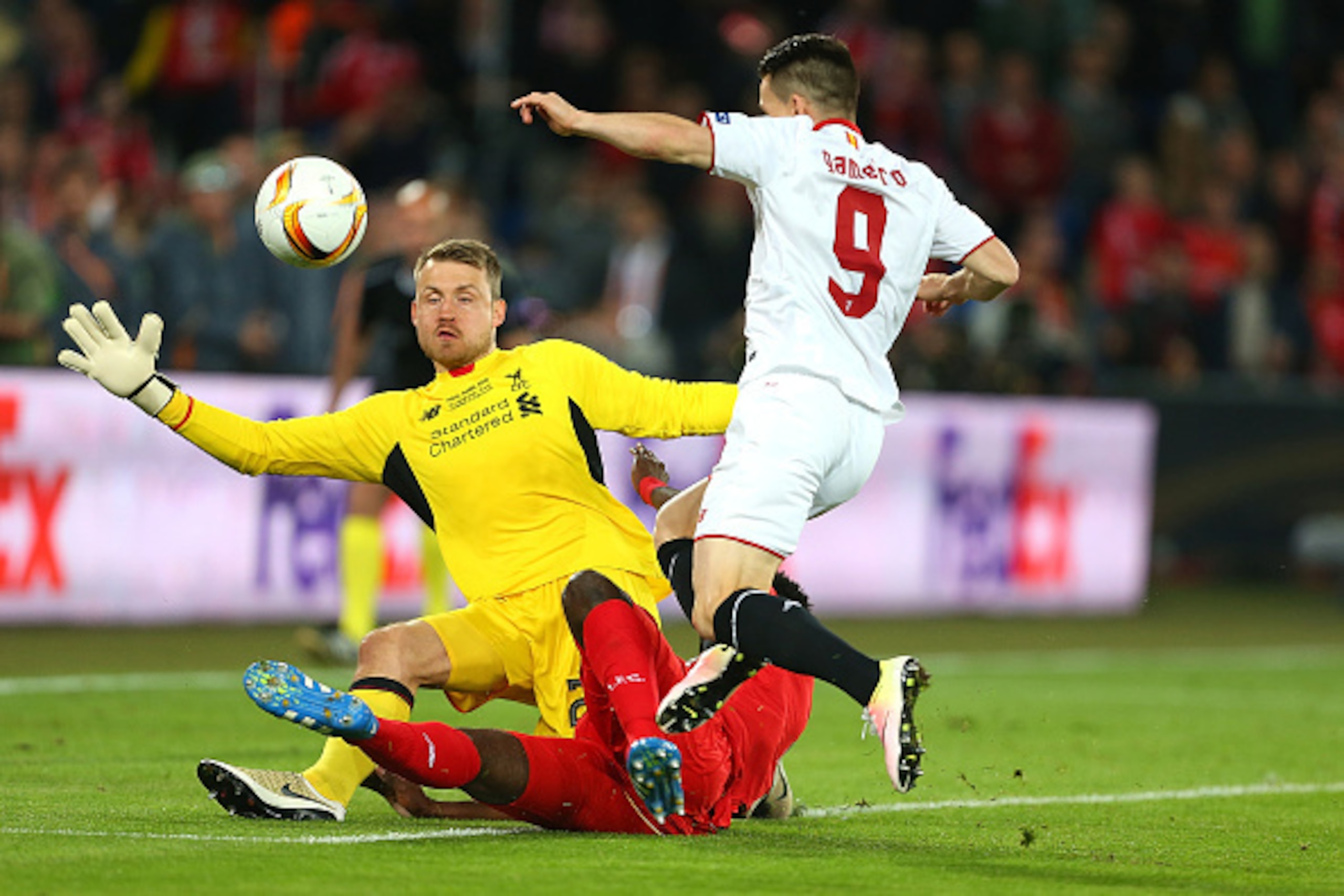 BASEL, SWITZERLAND - MAY 18:  Kevin Gameiro of Sevilla competes with Simon Mignolet of Liverpool during the UEFA Europa League Final between Liverpool and Sevilla at St. Jakob-Park on May 18, 2016 in Basel, Switzerland.  (Photo by Catherine Ivill - AMA/Ge