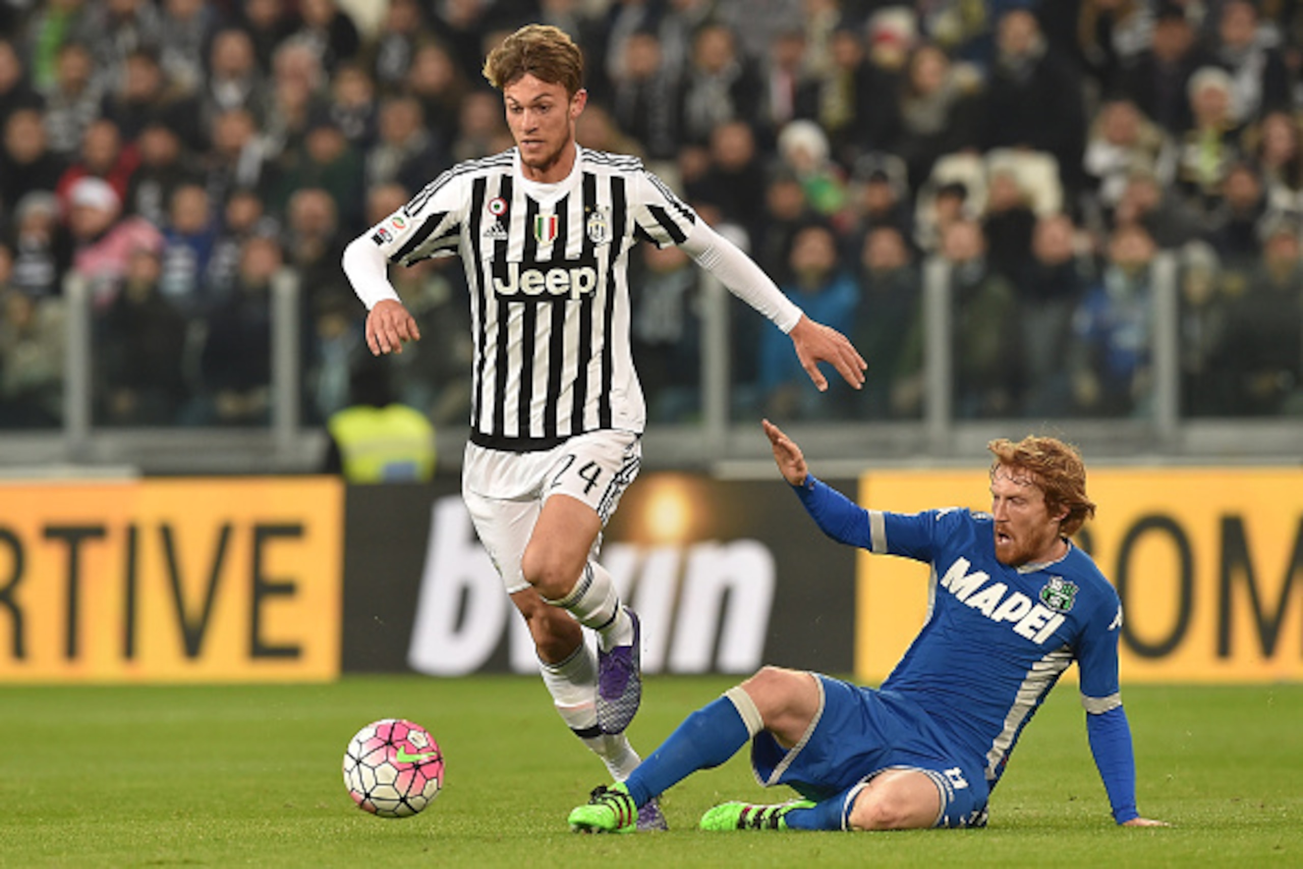 TURIN, ITALY - MARCH 11: Daniele Rugani (L) of Juventus FC is tackled by Davide Biondini of US Sassuolo Calcio during the Serie A match between Juventus FC and US Sassuolo Calcio at Juventus Arena on March 11, 2016 in Turin, Italy. (Photo by Valerio Pen TURIN, ITALY - MARCH 11: Daniele Rugani (L) of Juventus FC is tackled by Davide Biondini of US Sassuolo Calcio during the Serie A match between Juventus FC and US Sassuolo Calcio at Juventus Arena on March 11, 2016 in Turin, Italy. (Photo by Valerio Pen