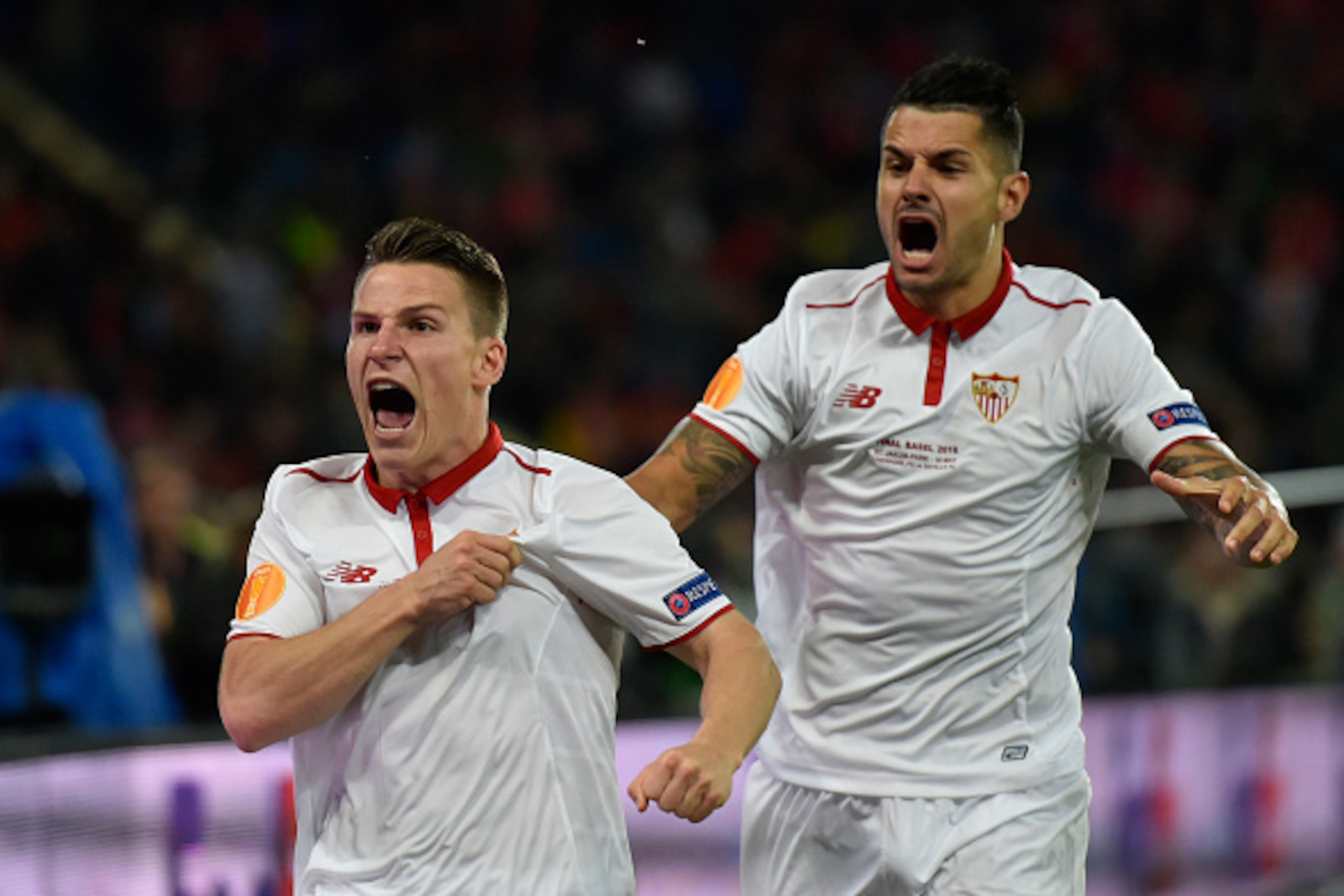 Sevilla's French forward Kevin Gameiro  (L) celebrates after scoring a goal  during the UEFA Europa League final football match between Liverpool FC and Sevilla FC at the St Jakob-Park stadium in Basel, on May 18, 2016.   AFP PHOTO / MICHAEL BUHOLZER / AF
