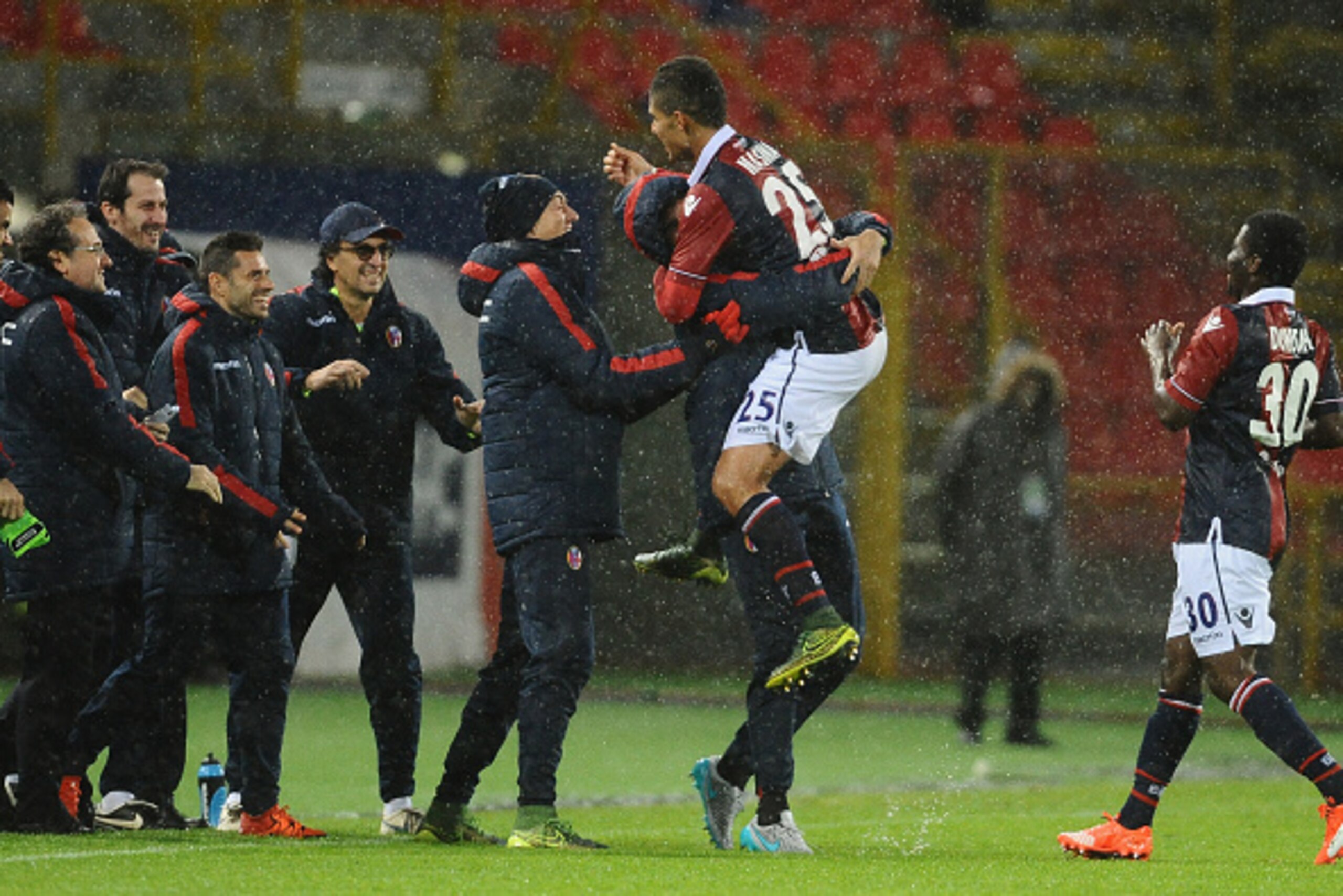 BOLOGNA, ITALY - NOVEMBER 21:  Adam Masina # 25 of Bologna FC celebrates after scoring his team's first goal during the Serie A match between Bologna FC and AS Roma at Stadio Renato Dall'Ara on November 21, 2015 in Bologna, Italy.  (Photo by Mario Carlini