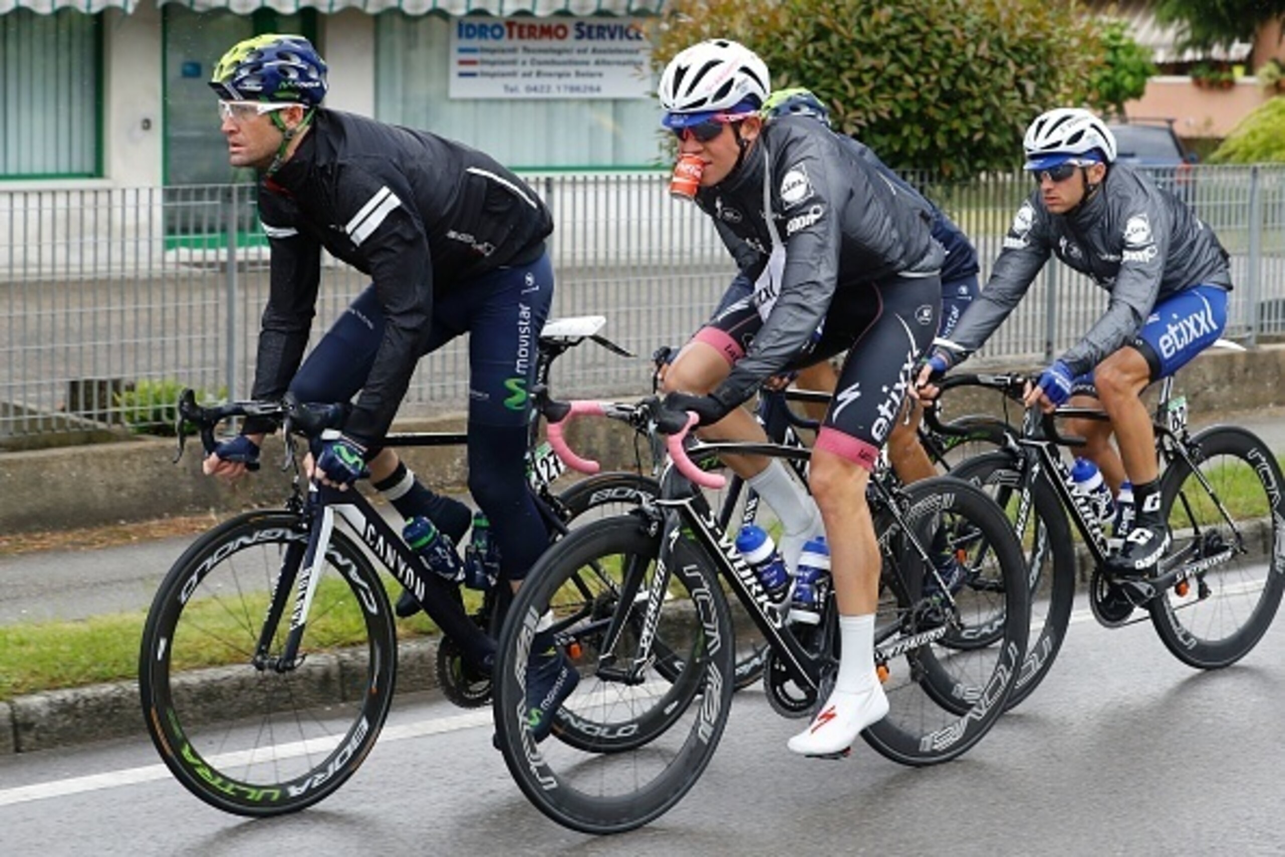 Pink jersey Bob Jungels (C) of Etixx - Quick Step team rides with Italy's Gianluca Brambilla (R) and Australia's Rory Sutherland of team Movistar (L) during the 12th stage of the 99th Giro d'Italia, Tour of Italy, from Noale to Bibione on May 19, 2016. / Pink jersey Bob Jungels (C) of Etixx - Quick Step team rides with Italy's Gianluca Brambilla (R) and Australia's Rory Sutherland of team Movistar (L) during the 12th stage of the 99th Giro d'Italia, Tour of Italy, from Noale to Bibione on May 19, 2016. /