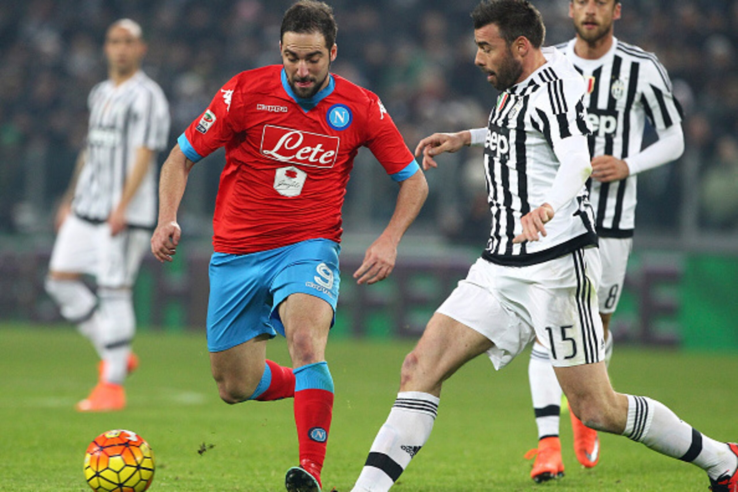 TURIN, ITALY - FEBRUARY 13: Gonzalo Higuain of SSC Napoli competes for the ball with Andrea Barzagli of Juventus FC during the Serie A match between and Juventus FC and SSC Napoli at Juventus Arena on February 13, 2016 in Turin, Italy. (Photo by Marco L TURIN, ITALY - FEBRUARY 13: Gonzalo Higuain of SSC Napoli competes for the ball with Andrea Barzagli of Juventus FC during the Serie A match between and Juventus FC and SSC Napoli at Juventus Arena on February 13, 2016 in Turin, Italy. (Photo by Marco L