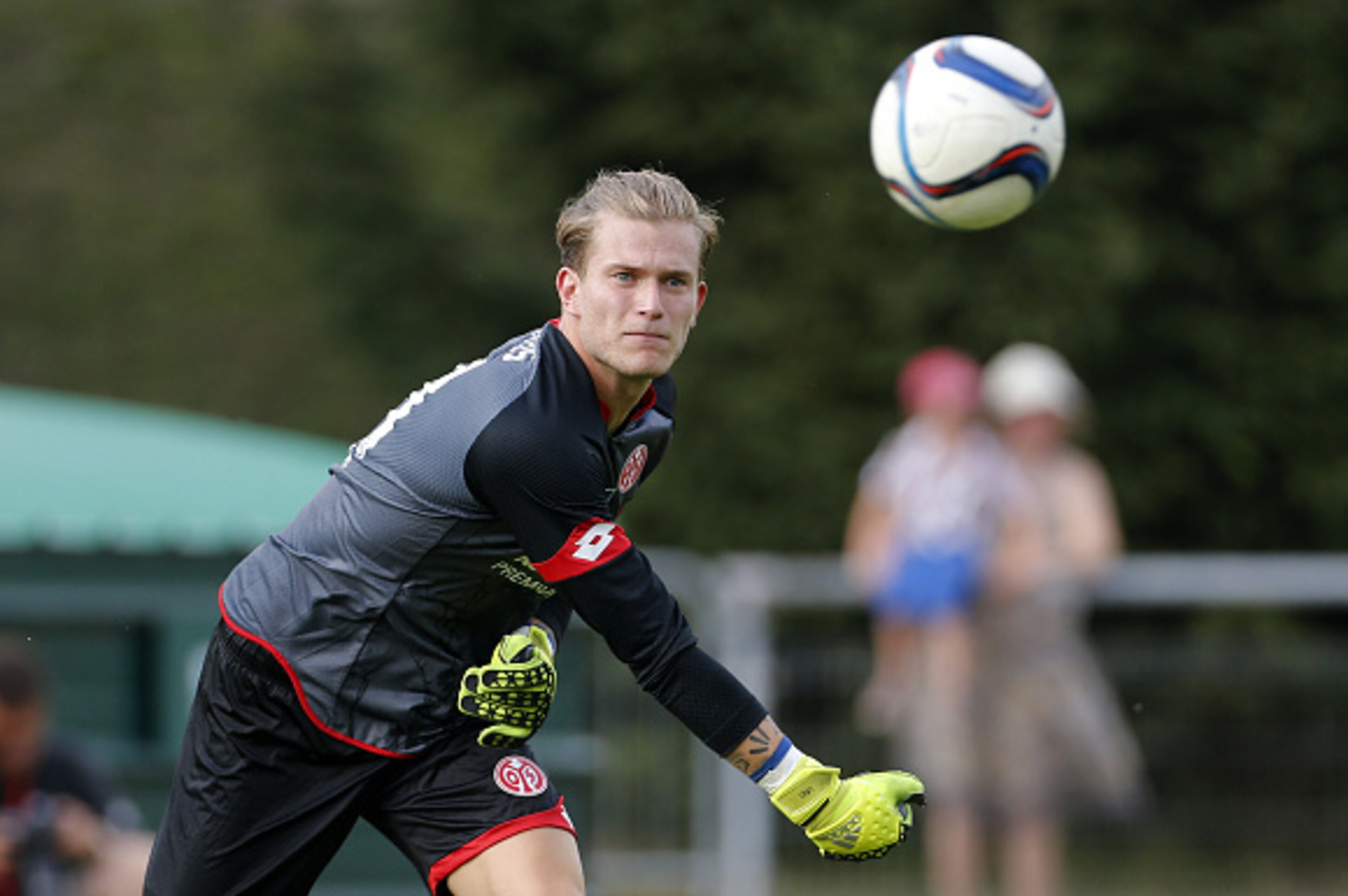 ALBERTVILLE - JULY 19: Goalkeeper of Mainz 05 Loris Karius in action during the friendly game between AS Saint-Etienne and FSV Mainz 05 at Stade Olympique on July 19, 2015 in Albertville, France. (Photo by Jean Catuffe/Getty Images)