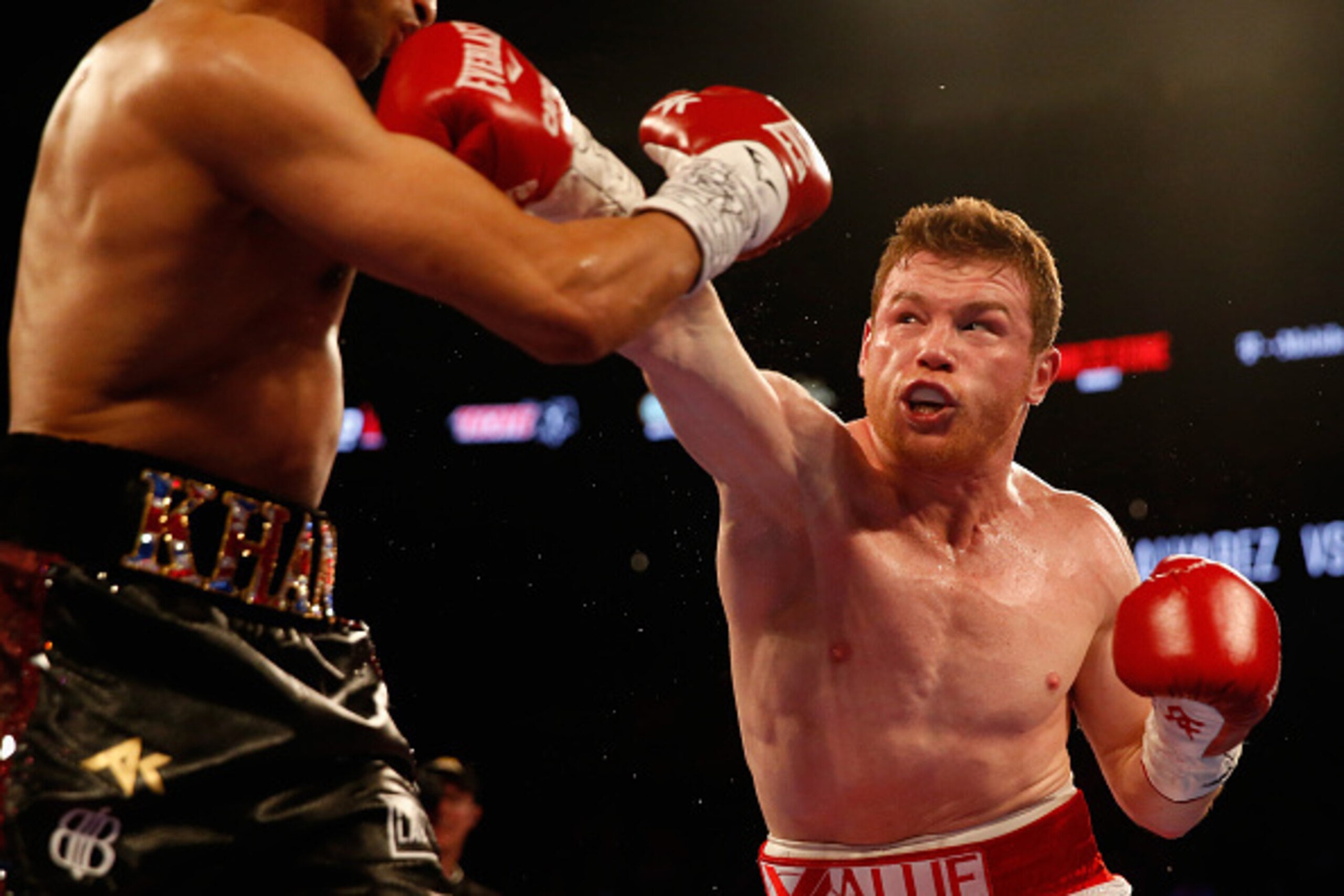 LAS VEGAS, NEVADA - MAY 07:  Canelo Alvarez fights with Amir Khan during the WBC middleweight title fight at T-Mobile Arena on May 7, 2016 in Las Vegas, Nevada.  (Photo by Christian Petersen/Getty Images)