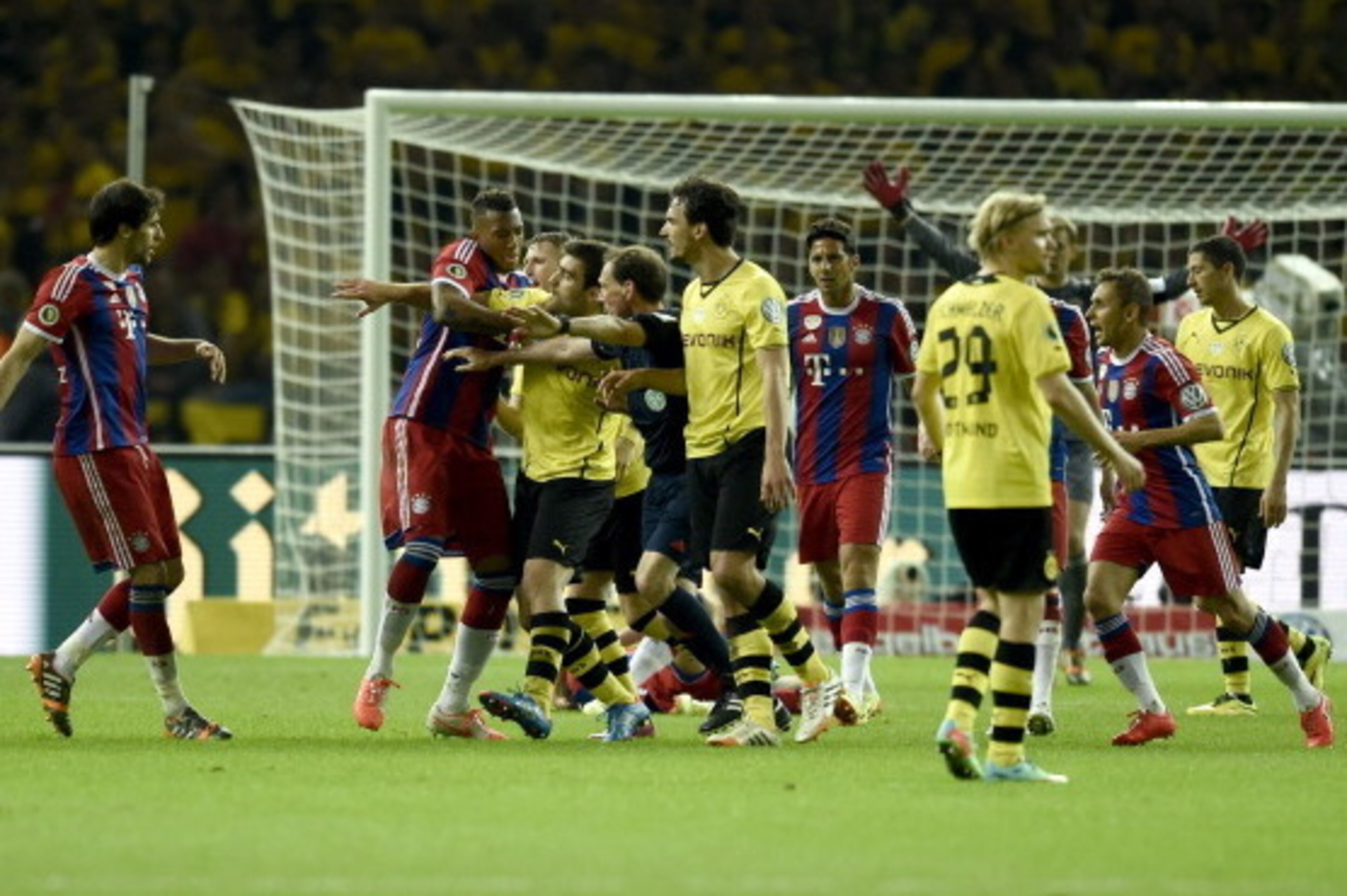 Referee Florian Meyer (5thL) tries to calm down Dortmund's Greek defender Sokratis (4thL) arguing with Bayern Munich's Spanish midfielder Javier Martinez (L) during the DFB German Cup final football match BVB Borussia Dortmund vs Bayern Munich at the Olym Referee Florian Meyer (5thL) tries to calm down Dortmund's Greek defender Sokratis (4thL) arguing with Bayern Munich's Spanish midfielder Javier Martinez (L) during the DFB German Cup final football match BVB Borussia Dortmund vs Bayern Munich at the Olym