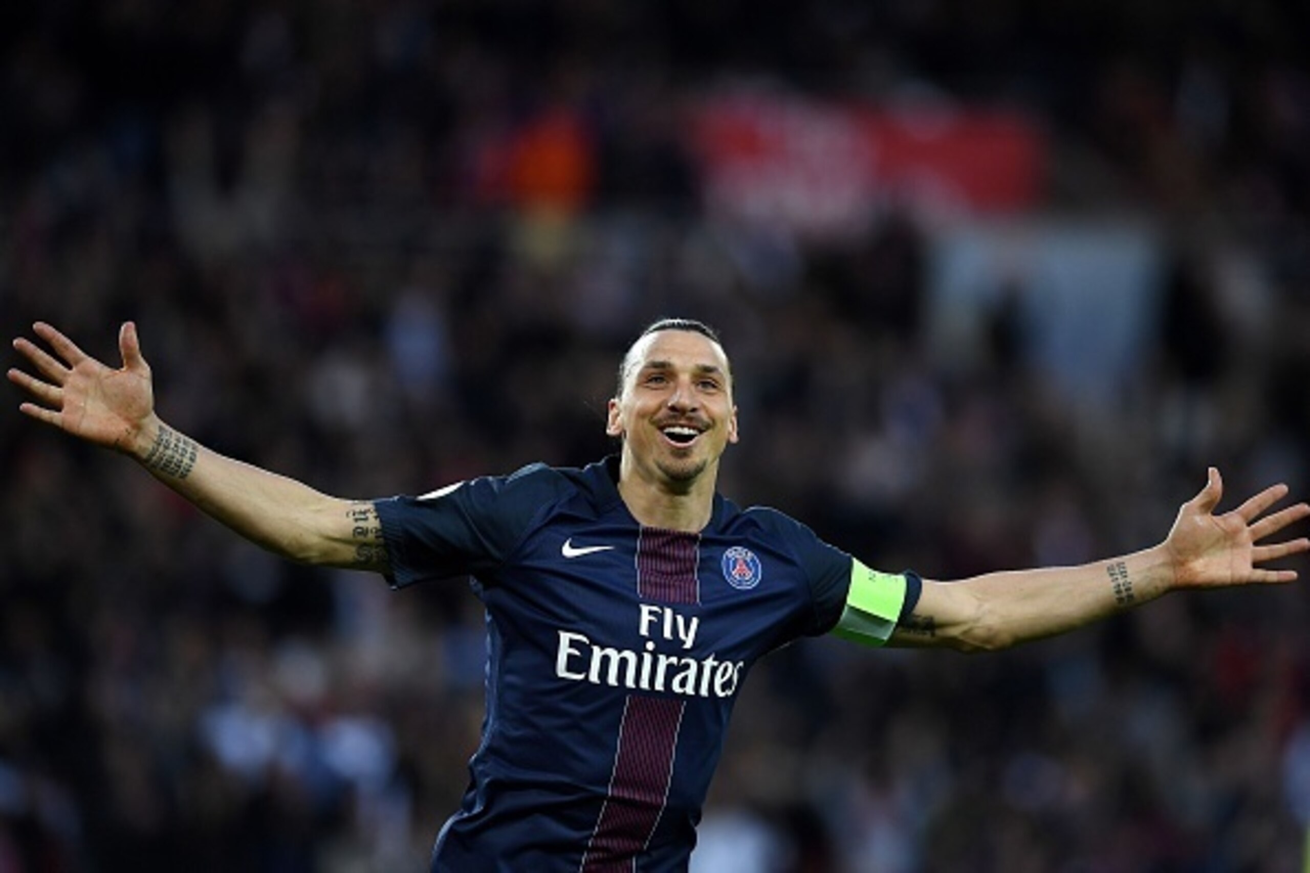 Paris Saint-Germain's Swedish forward Zlatan Ibrahimovic celebrates his goal during the French L1 football match between Paris Saint-Germain and Nantes at the Parc des Princes stadium in Paris on May 14, 2016.   / AFP / FRANCK FIFE        (Photo credit sh