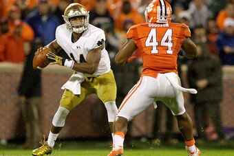 CLEMSON, SC - OCTOBER 3: DeShone Kizer #14 of the Notre Dame Fighting Irish scrambles against B.J. Goodson #44 of the Clemson Tigers during their game at Clemson Memorial Stadium on October 3, 2015 in Clemson, South Carolina. (Photo by Tyler Smith/Getty I