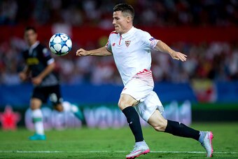 SEVILLE, SPAIN - SEPTEMBER 15: Kevin Gameiro of Sevilla FC runs for the ball during the UEFA Champions League Group D match between Sevilla FC and VfL Borussia Monchengladbach at Estadio Ramon Sanchez Pizjuan on September 15, 2015 in Seville, Spain.  (Pho