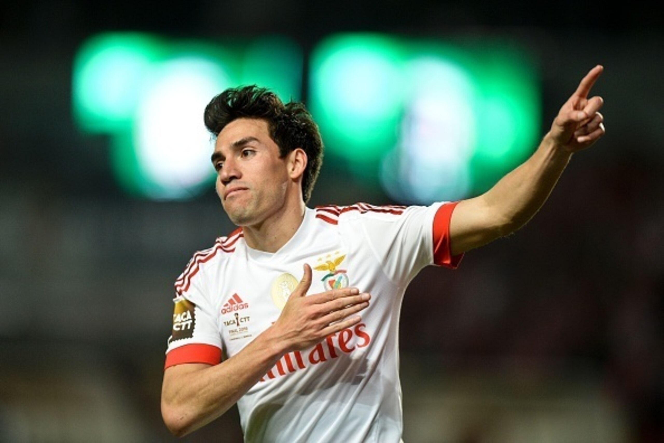 Benfica's Argentinian midfielder Nicolas Gaitan celebrates a goal during the Portuguese League Cup final football match CS Maritimo vs SL Benfica at Cidade de Coimbra stadium in Coimbra on May 20, 2016.  / AFP / PATRICIA DE MELO MOREIRA        (Photo cred