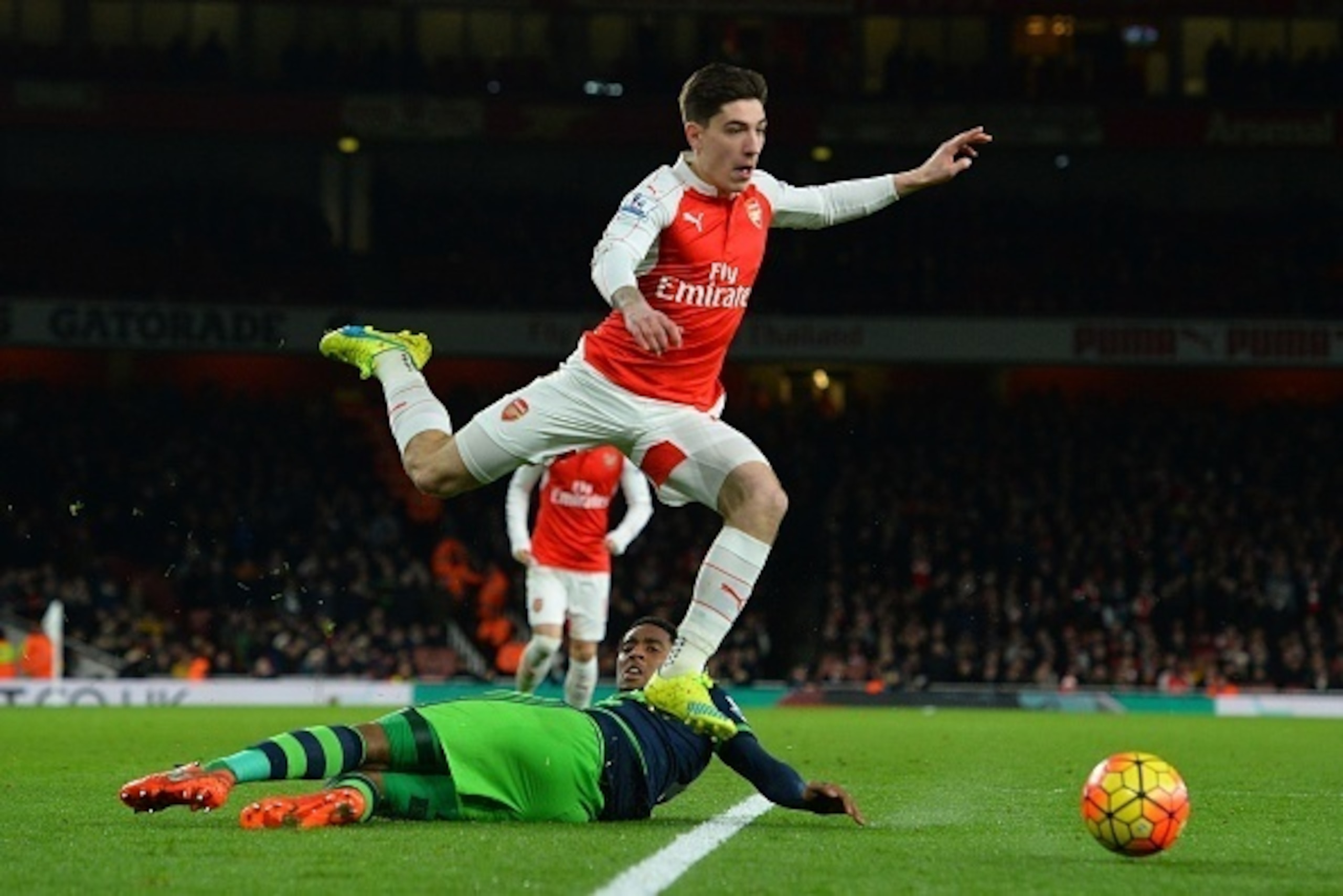 Arsenal's Spanish defender Hector Bellerin (top) leaps over Swansea City's Dutch midfielder Leroy Fer (bottom) during the English Premier League football match between Arsenal and Swansea City at the Emirates Stadium in London on March 2, 2016. / AFP / G Arsenal's Spanish defender Hector Bellerin (top) leaps over Swansea City's Dutch midfielder Leroy Fer (bottom) during the English Premier League football match between Arsenal and Swansea City at the Emirates Stadium in London on March 2, 2016. / AFP / G
