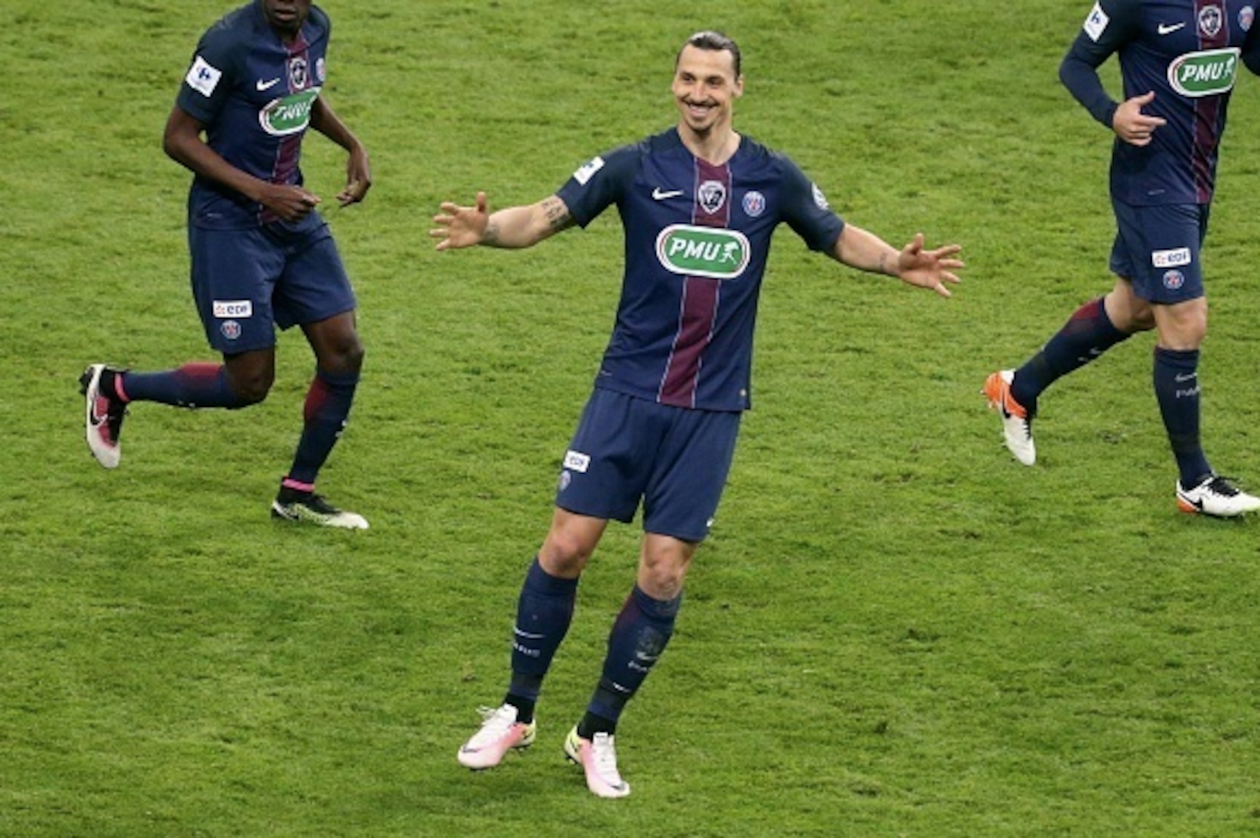 PARIS, FRANCE - MAY 21: Zlatan Ibrahimovic of Paris Saint-Germain celebrate his goal during the final French Cup between Paris Saint-Germain and Olympique de Marseille at Stade de France on May 21, 2016 in Paris, France. (Photo by Xavier Laine/Getty Im PARIS, FRANCE - MAY 21: Zlatan Ibrahimovic of Paris Saint-Germain celebrate his goal during the final French Cup between Paris Saint-Germain and Olympique de Marseille at Stade de France on May 21, 2016 in Paris, France. (Photo by Xavier Laine/Getty Im