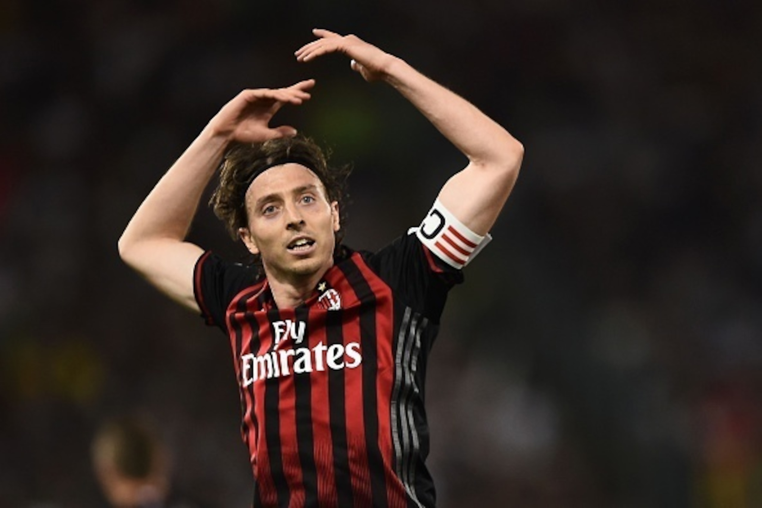 AC Milan's midfielder from Italy Riccardo Montolivo reacts during the Italian Tim Cup final football match AC Milan vs Juventus on May 21, 2016 at the Olympic Stadium in Rome.    AFP PHOTO / FILIPPO MONTEFORTE / AFP / FILIPPO MONTEFORTE        (Photo cred