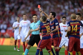 Referee Carlos del Cerro Grande (C) shows the Red card to Barcelona's Argentinian defender Javier Mascherano (2R) during the Spanish 'Copa del Rey' (King's Cup) final match FC Barcelona vs Sevilla FC at the Vicente Calderon stadium in Madrid on May 22, 20