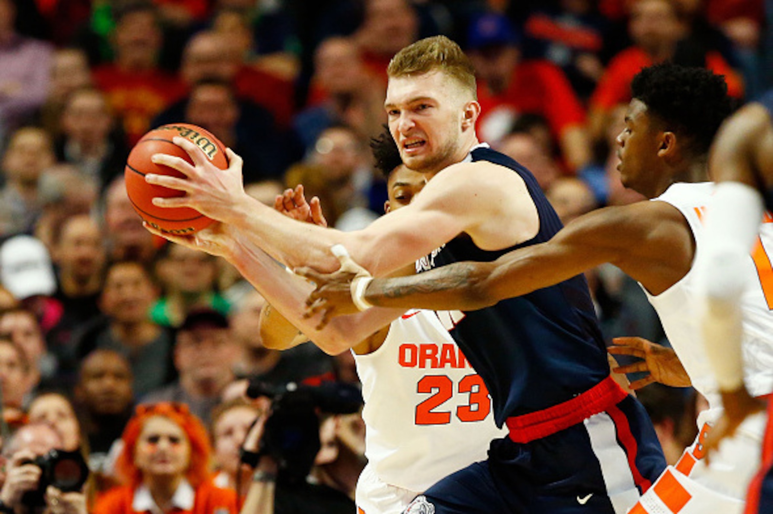 CHICAGO, IL - MARCH 25:  Domantas Sabonis #11 of the Gonzaga Bulldogs drives against the Gonzaga Bulldogs in the first half during the 2016 NCAA Men's Basketball Tournament Midwest Regional at United Center on March 25, 2016 in Chicago, Illinois.  (Photo 
