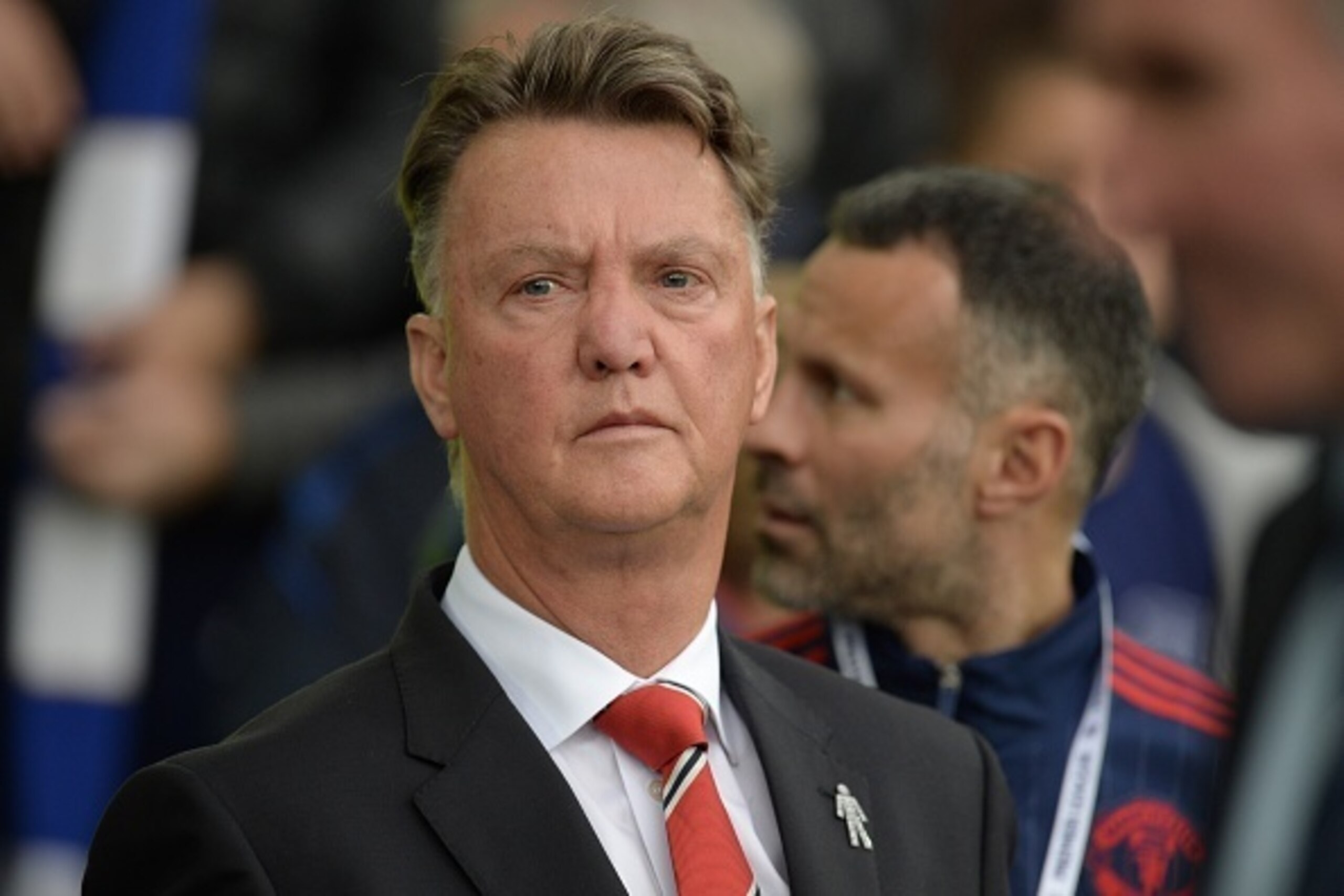 Manchester United's Dutch manager Louis van Gaal awaits kick off in the English Premier League football match between Everton and Manchester United at Goodison Park in Liverpool, north-west England, on October 17, 2015. AFP PHOTO / OLI SCARFF

RESTRICTED 