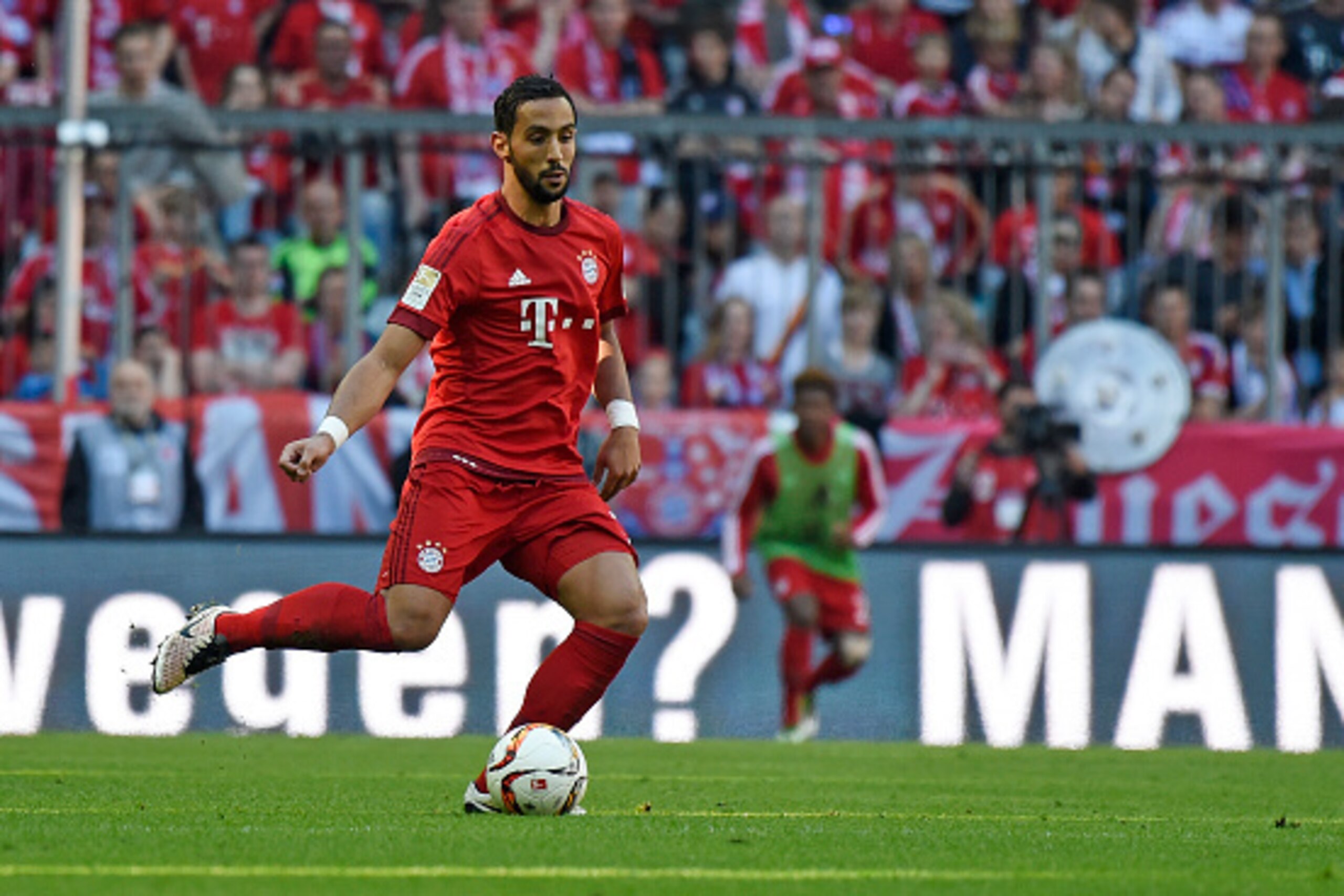 MUNICH, GERMANY - APRIL 30: Medhi Benatia of Muenchen controls the ball during the Bundesliga match between FC Bayern Muenchen and Borussia Moenchengladbach at Allianz Arena on April 30, 2016 in Munich, Germany. (Photo by Daniel Kopatsch/Getty Images For 