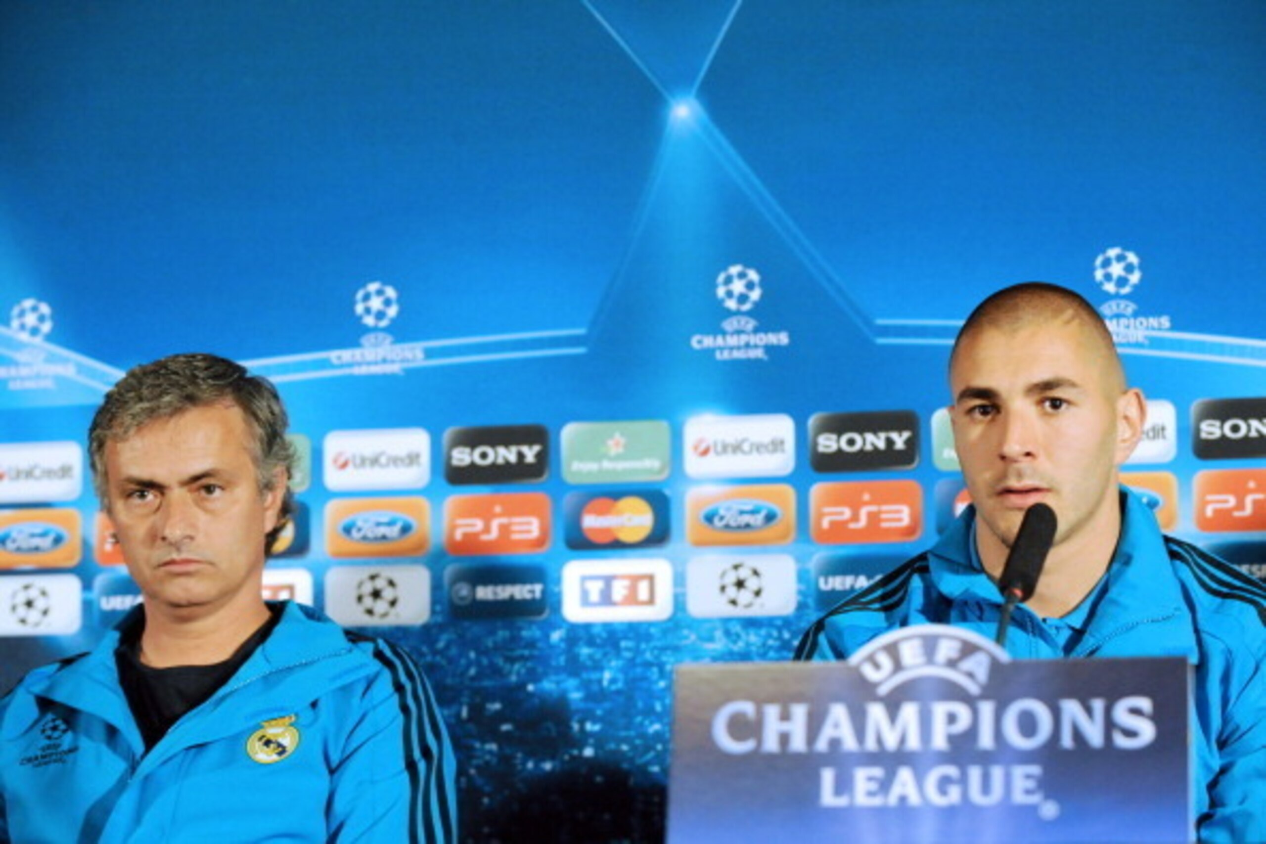 Real Madrid's forward Karim Benzema (R) and coach Jose Mourinho give a press conference on November 1, 2011 at Gerland stadium in Lyon, on the eve of the UEFA Champions League football match Lyon vs. Real Madrid. AFP PHOTO PHILIPPE MERLE (Photo credit sho