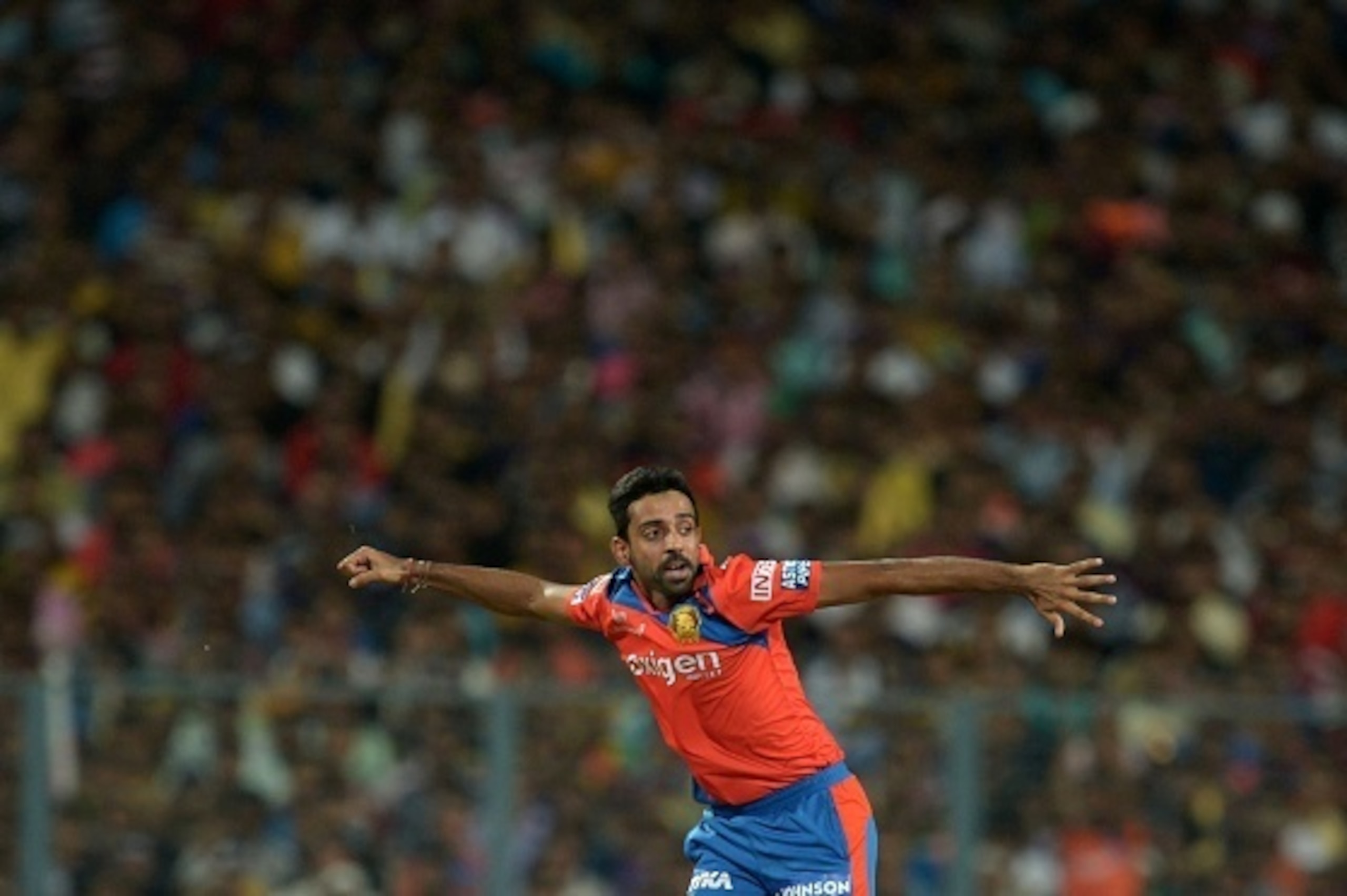 TOPSHOT - Gujarat Lions bowler Dhawal Kulkarni celebrates after the dismissal of Kolkata Knight Riders batsman Robin Uthappa during the 2016 Indian Premier League (IPL) Twenty20 cricket match between Kolkata Knight Riders and Gujarat Lions at The Eden Gar TOPSHOT - Gujarat Lions bowler Dhawal Kulkarni celebrates after the dismissal of Kolkata Knight Riders batsman Robin Uthappa during the 2016 Indian Premier League (IPL) Twenty20 cricket match between Kolkata Knight Riders and Gujarat Lions at The Eden Gar