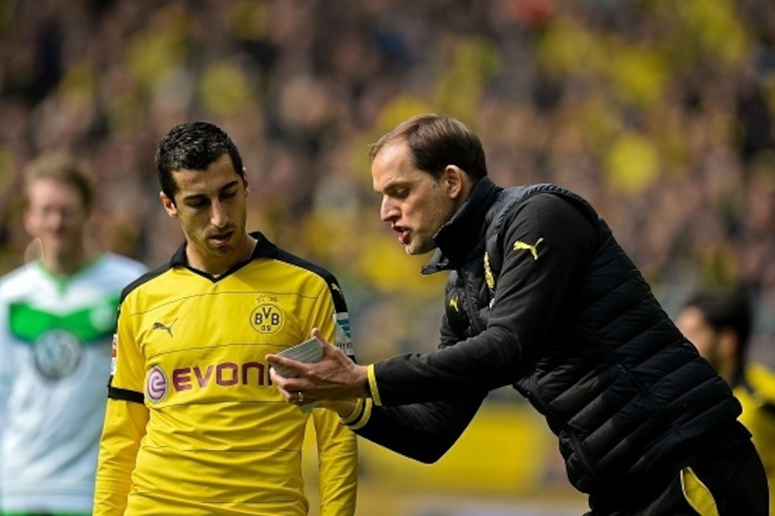 Dortmund's coach Thomas Tuchel (R) talks to Dortmund's Armenian midfielder Henrikh Mkhitaryan during the German first division Bundesliga football match Borussia Dortmund vs VfL Wolfsburg, in Dortmund, western Germany, on April 30, 2016. / AFP / Sascha SC