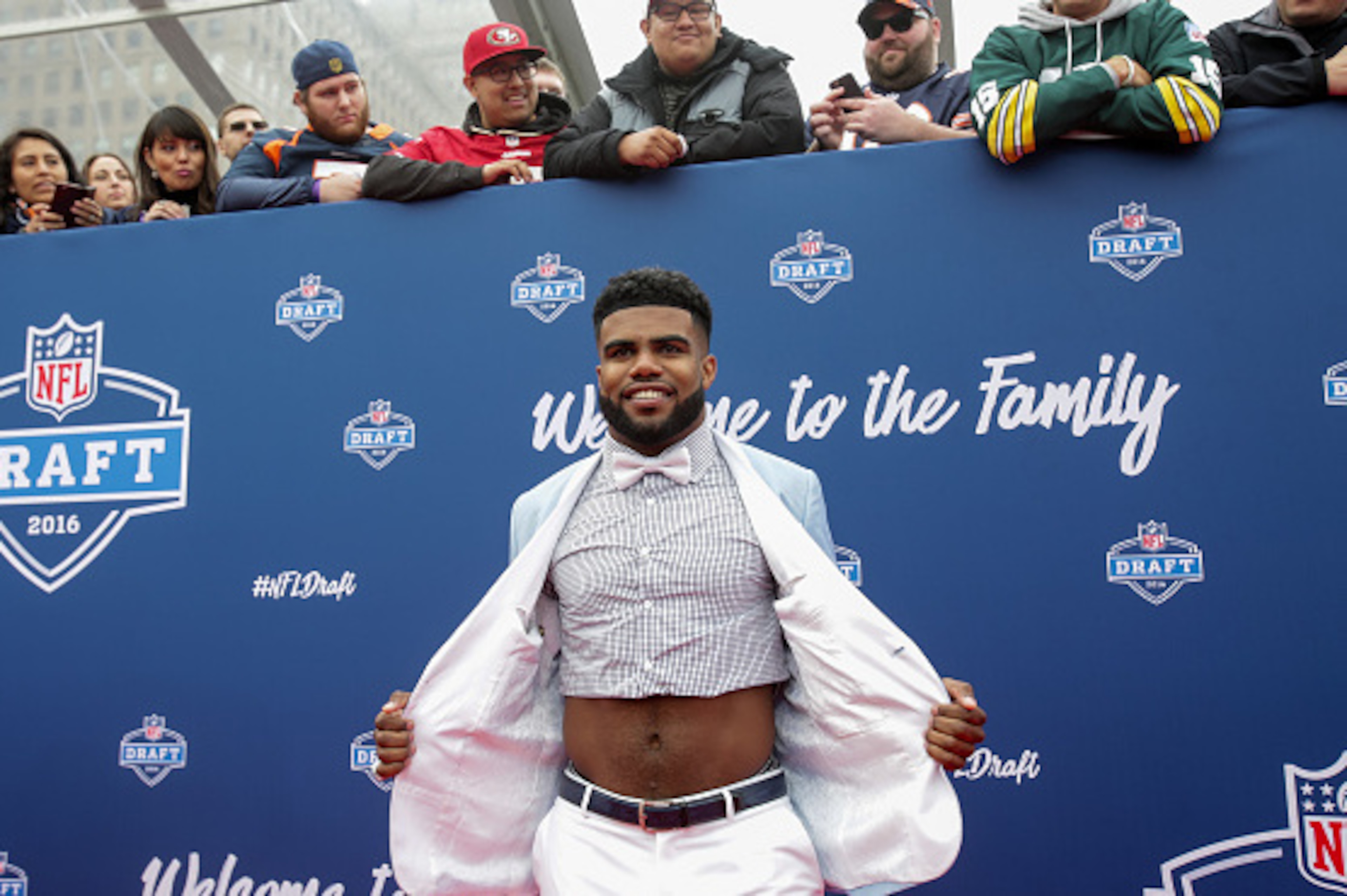 CHICAGO, IL - APRIL 28:  Draftee Ezekiel Elliott of Ohio State arrives to the 2016 NFL Draft on April 28, 2016 in Chicago, Illinois.  (Photo by Kena Krutsinger/Getty Images)
