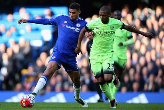LONDON, ENGLAND - APRIL 16:  Fernandinho of Manchester City tackles Ruben Loftus-Cheek of Chelsea during the Barclays Premier League match between Chelsea and Manchester City at Stamford Bridge on April 16, 2016 in London, England.  (Photo by Bryn Lennon/