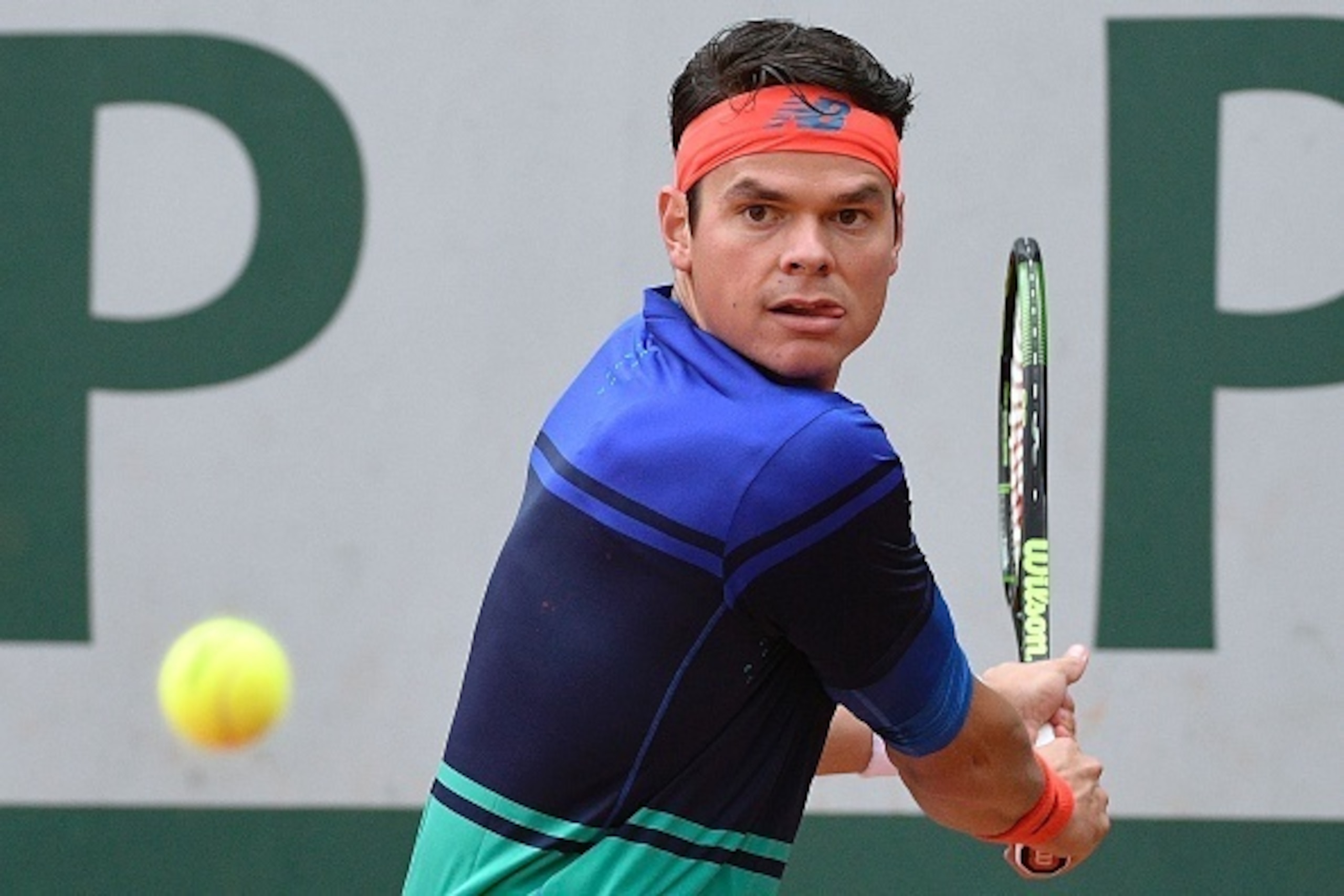 Canada's Milos Raonic returns the ball to Serbia's Janko Tipsarevic during their men's first round match at the Roland Garros 2016 French Tennis Open in Paris on May 23, 2016. / AFP / MARTIN BUREAU        (Photo credit should read MARTIN BUREAU/AFP/Getty 