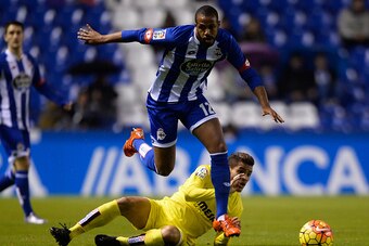 Deportivo La Coruna's Brazilian defender Sidnei (front) runs to the ball past Villarreal's Mexican forward Jonathan dos Santos during the Spanish league football match RC Deportivo de la Coruna vs Villarreal CF at the Municipal de Riazor stadium in La Cor