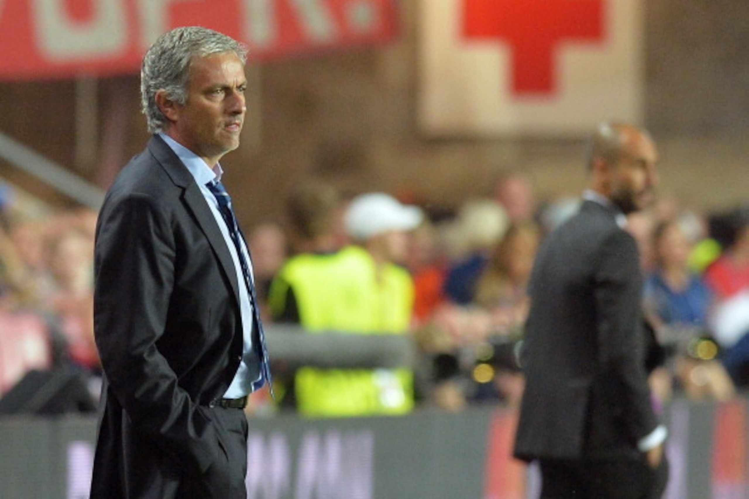 Chelsea's Portuguese manager Jose Mourinho (L) and Bayern Munich's Spanish head coach Pep Guardiola follow the action from the sideline during the UEFA Super Cup football match FC Bayern Munich vs Chelsea FC on August 30, 2013 at the Eden Stadium, in Prag