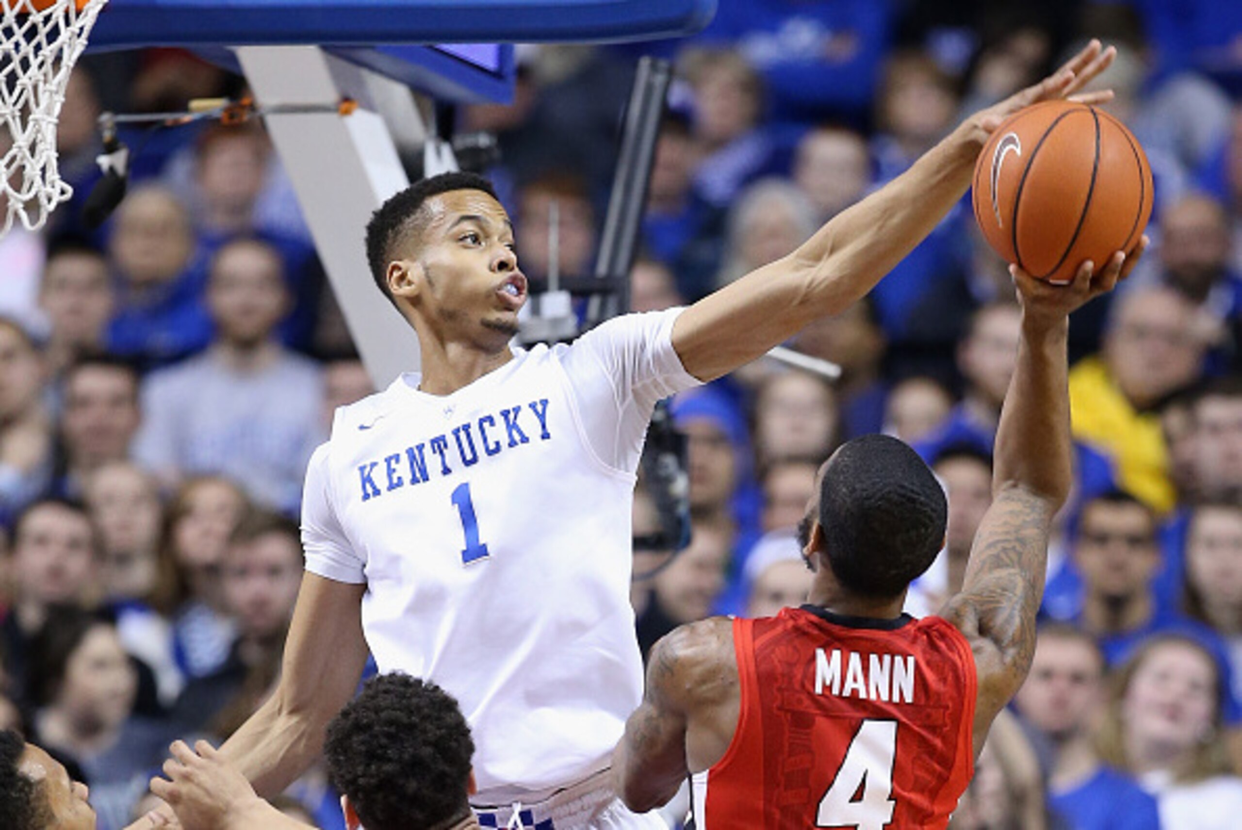 LEXINGTON, KY - FEBRUARY 09:  Skal Labissiere #1 of the Kentucky Wildcats defends the shot of Charles Mann #4 of the Georgia Bulldogs at Rupp Arena on February 9, 2016 in Lexington, Kentucky.  (Photo by Andy Lyons/Getty Images)