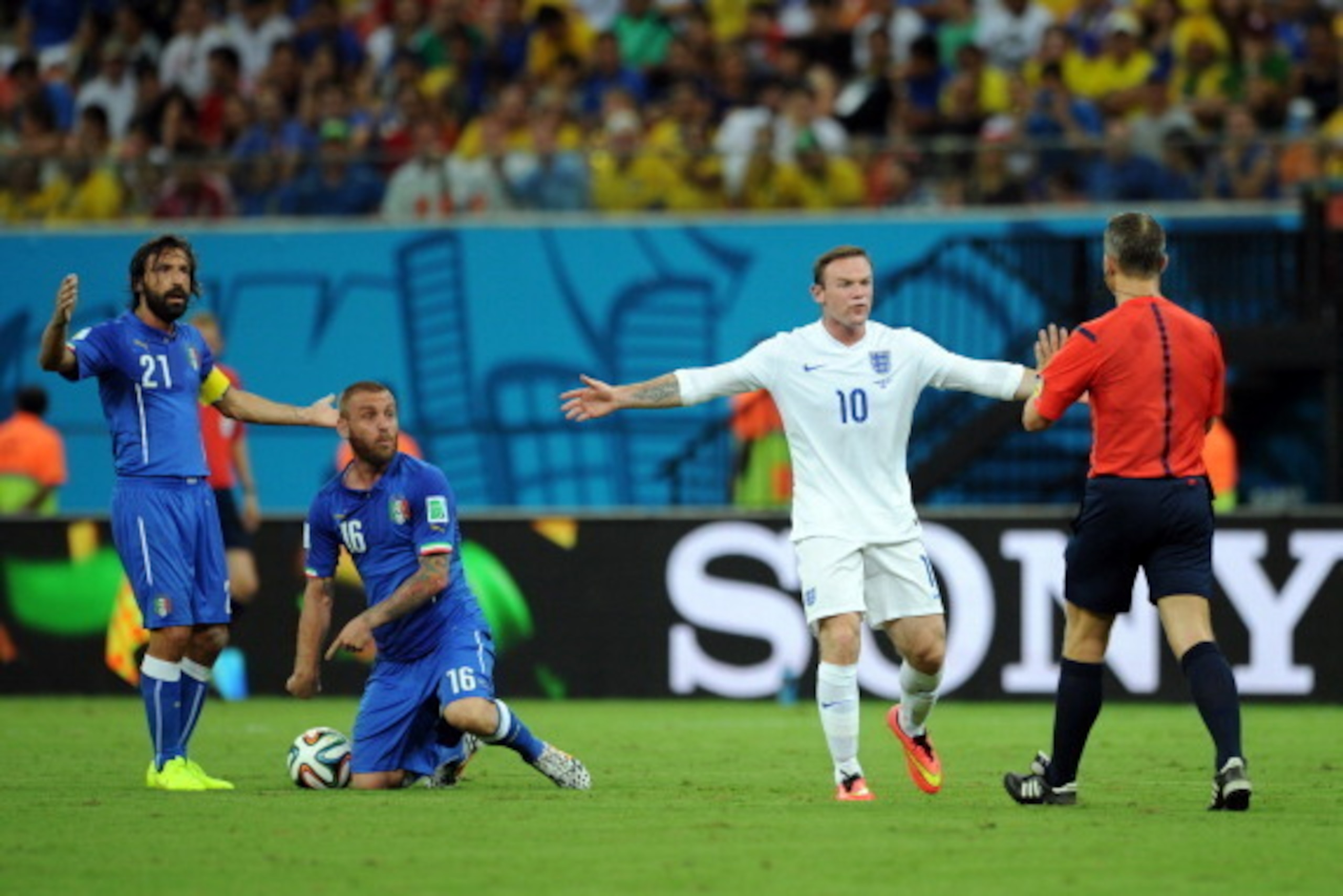 MANAUS, BRAZIL - JUNE 14: Wayne Rooney of England appeals to referee Bjorn Kuipers during the 2014 FIFA World Cup Brazil Group D match between England and Italy at Arena Amazonia on June 14, 2014 in Manuas, Brazil.  (Photo by Chris Brunskill Ltd/Getty Ima