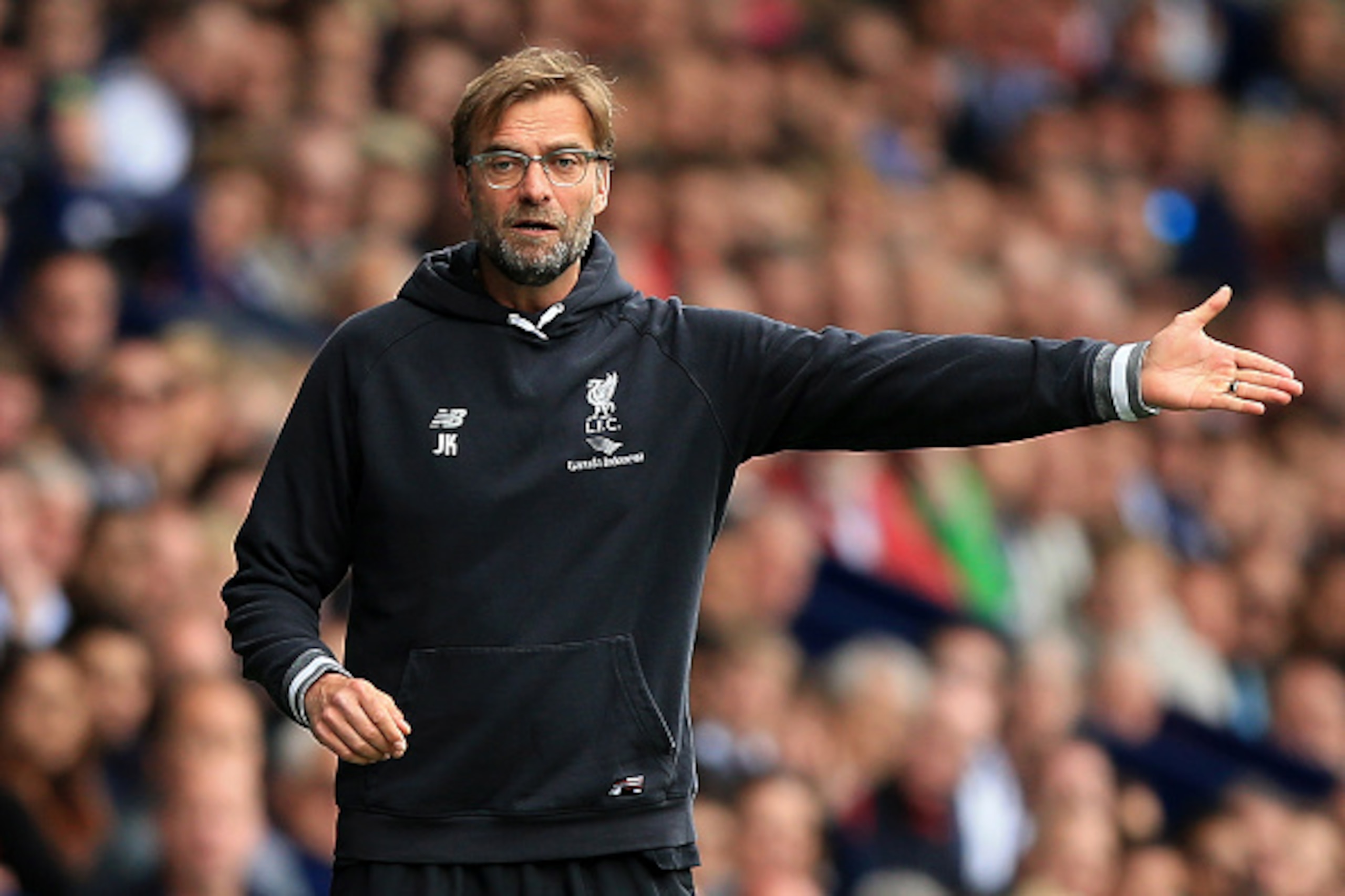 WEST BROMWICH, ENGLAND - MAY 15:  Liverpool manager Jurgen Klopp gives instructions during the Barclays Premier League match between West Bromwich Albion and Liverpool at The Hawthorns on May 15, 2016 in West Bromwich, England.  (Photo by Ben Hoskins/Gett