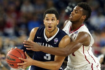HOUSTON, TEXAS - APRIL 02:  Josh Hart #3 of the Villanova Wildcats handles the ball against Buddy Hield #24 of the Oklahoma Sooners in the second half during the NCAA Men's Final Four Semifinal at NRG Stadium on April 2, 2016 in Houston, Texas.  (Photo by