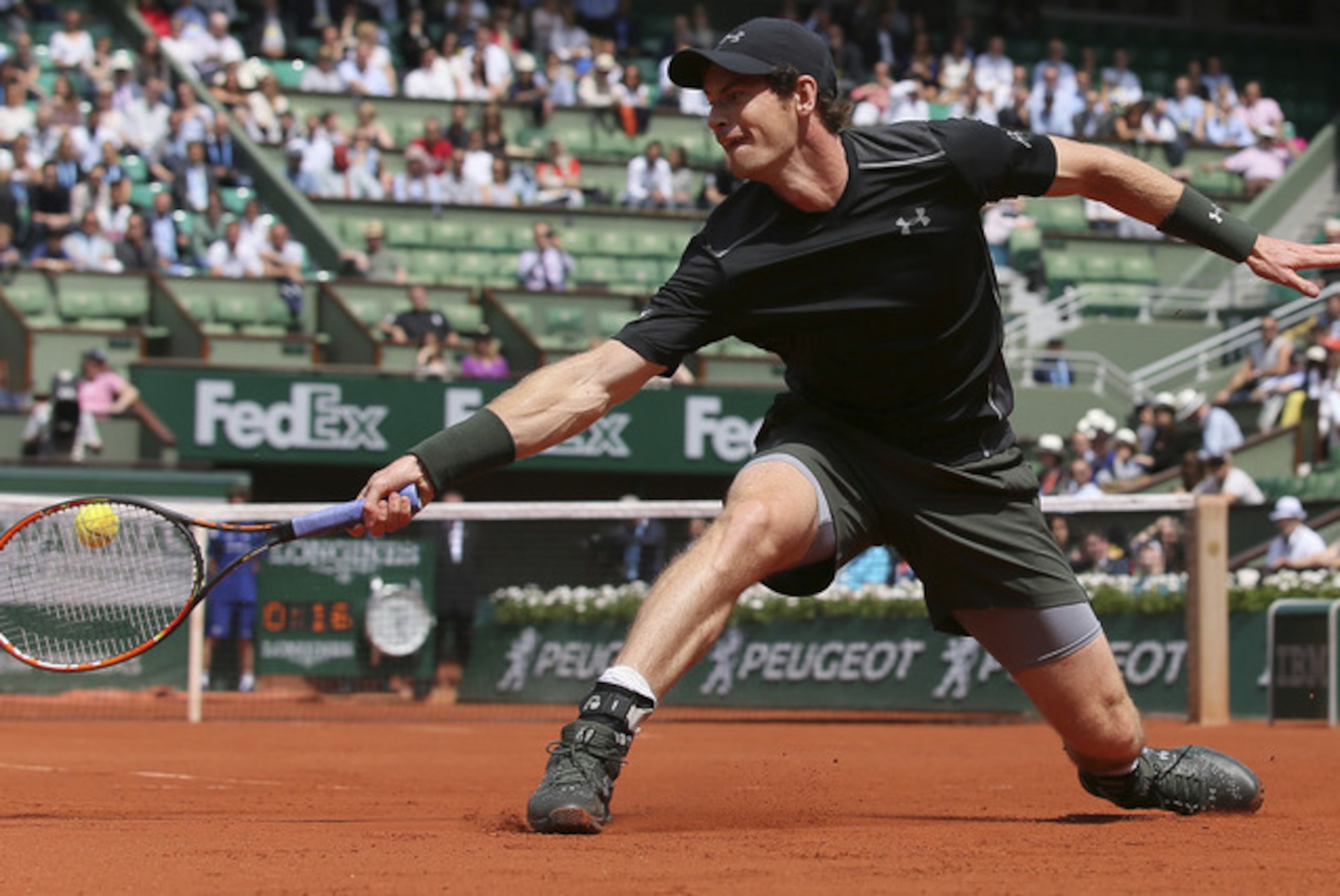 Murray lunges for a backhand during the 2016 French Open.
