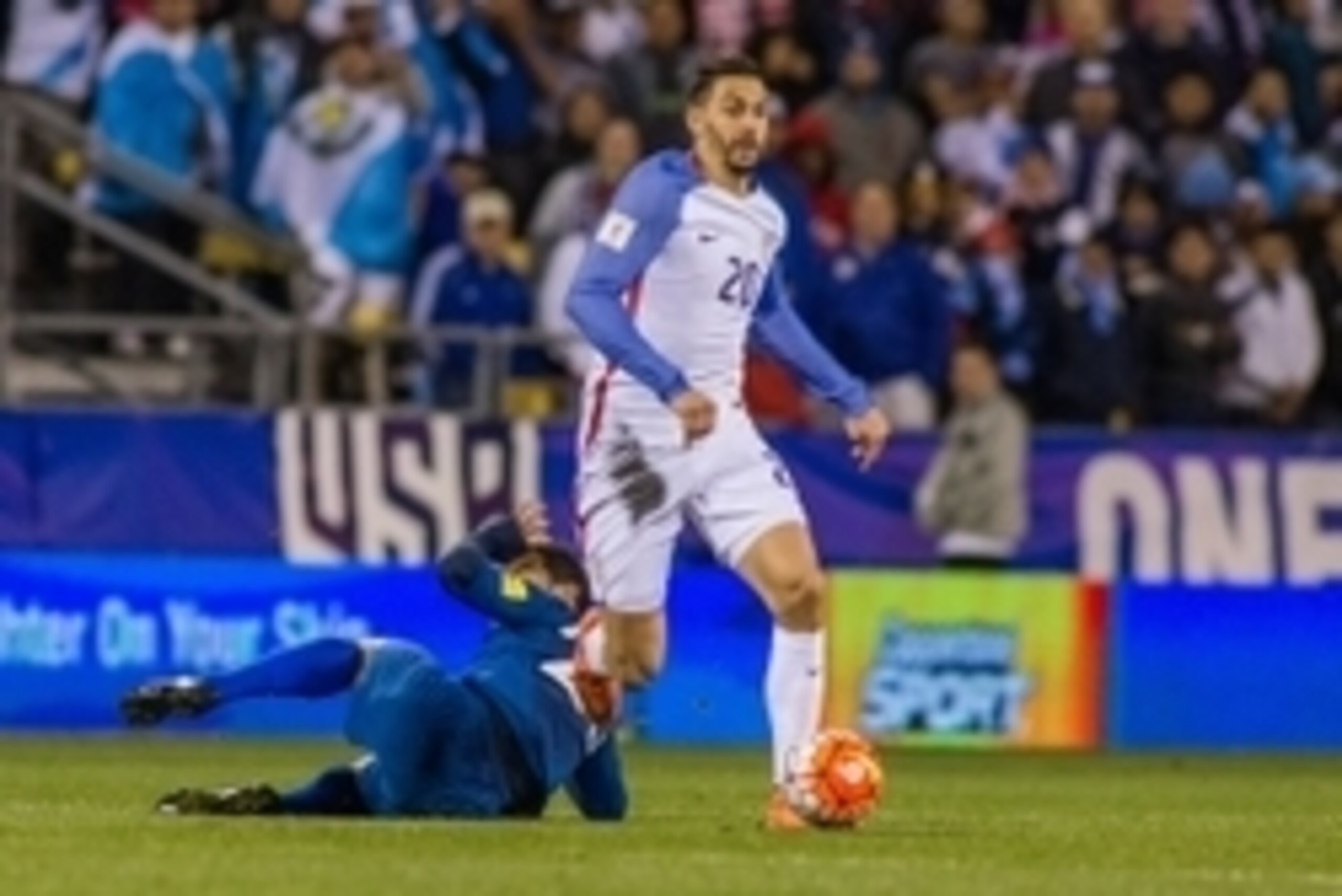 Mar 29, 2016; Columbus, OH, USA; United States defender Geoff Cameron (20) dribbles the ball out of a tackle by Guatemala forward Carlos Ruiz (20) in the second half of the game during the semifinal round of the 2018 FIFA World Cup qualifying soccer tourn