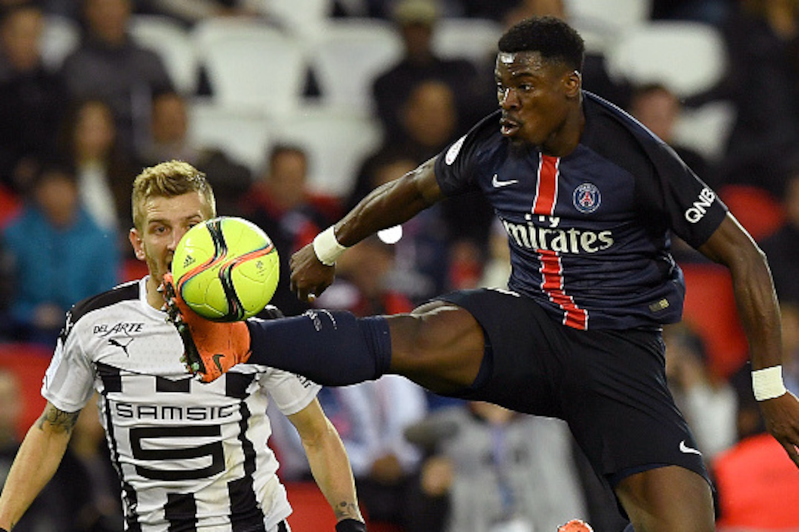 Paris Saint-Germain's French defender Serge Aurier controls the ball during the French L1 football match between Paris Saint-Germain and Rennes at the Parc des Princes stadium in Paris on April 29, 2016. / AFP / FRANCK FIFE        (Photo credit should rea