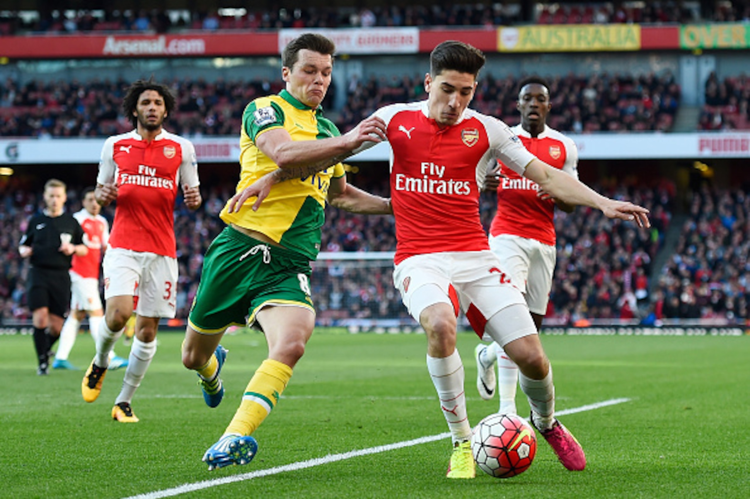 LONDON, ENGLAND - APRIL 30: Hector Bellerin of Arsenal is challenged by Jonathan Howson of Norwich City during the Barclays Premier League match between Arsenal and Norwich City at The Emirates Stadium on April 30, 2016 in London, England  (Photo by Mike 