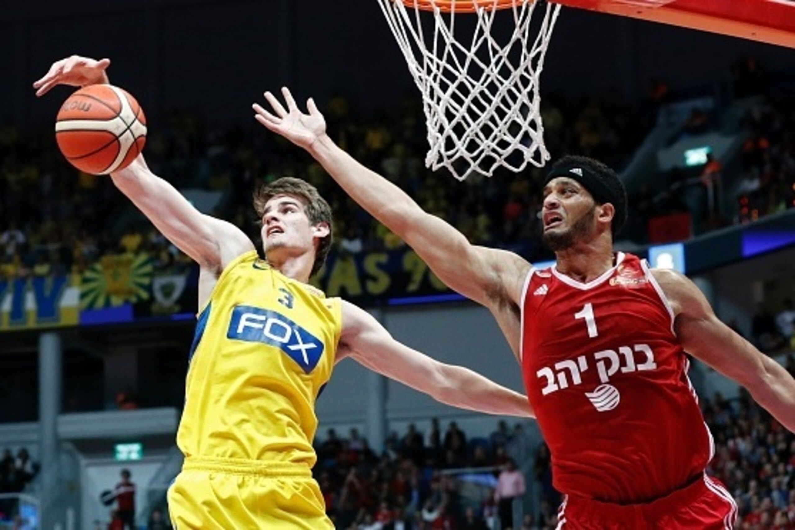 Maccabi Tel Aviv's Croatian player Dragen Bender (L) fights for the ball against Hapoel Jerusalem's US player Josh Duncan during a Winner League match between Maccabi Tel Aviv and Hapoel Jerusalem at the Pais Arena in Jerusalem on March 21, 2016.

Dragan 