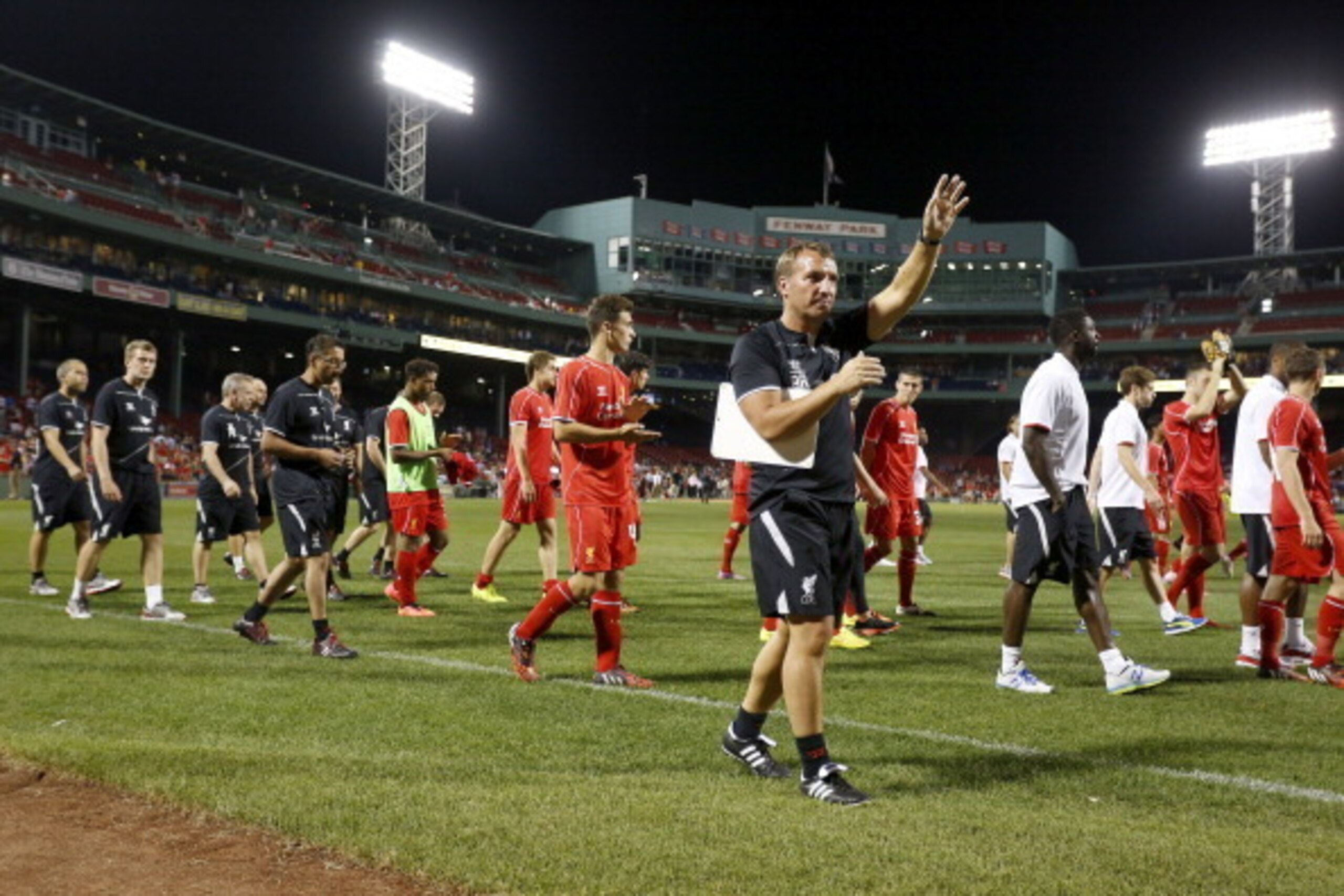 Liverpool manager Brendan Rodgers walks his team around the pitch after being defeated 1-0 in a friendly soccer match between Liverpool and Roma at Fenway Park, July 23, 2014, in Boston, Massachusetts.    AFP PHOTO / DOMINICK REUTER        (Photo credit s