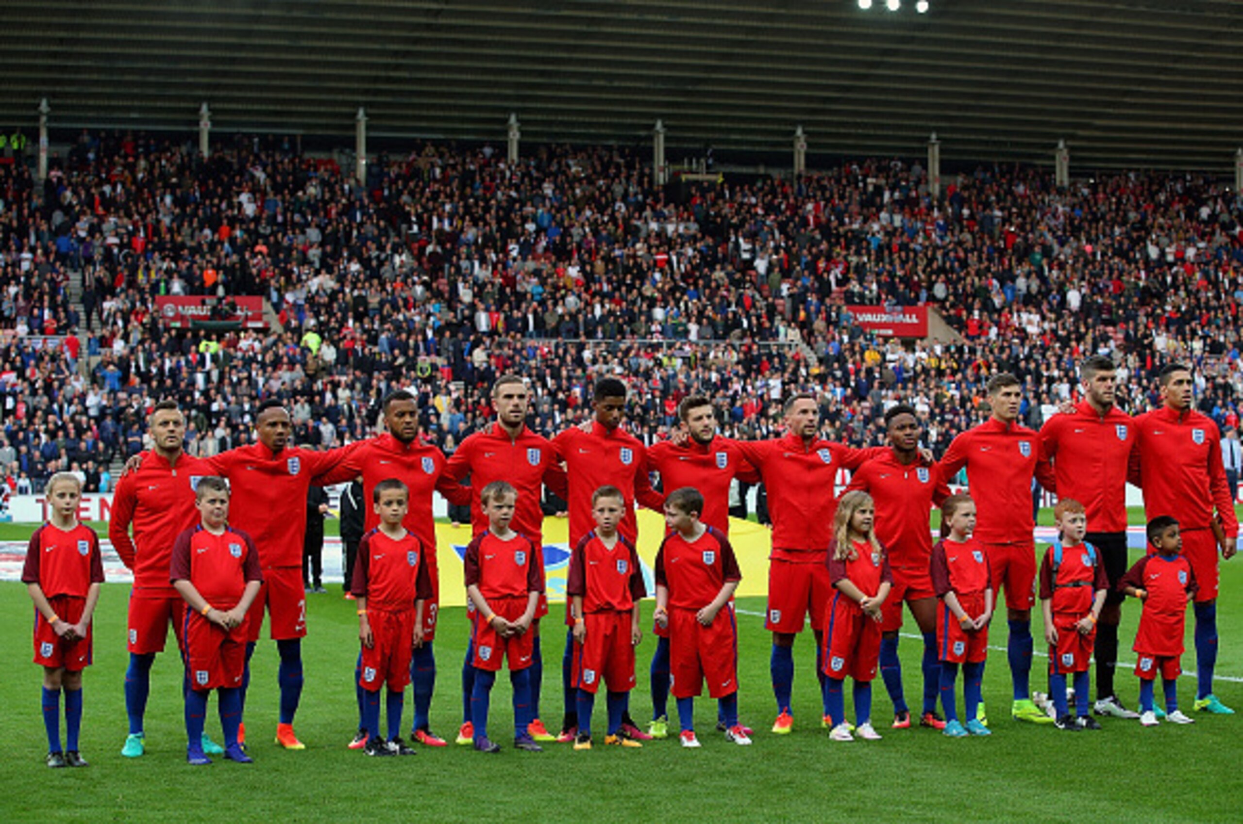 SUNDERLAND, ENGLAND - MAY 27:  The England team line up ahead of the International Friendly match between England and Australia at Stadium of Light on May 27, 2016 in Sunderland, England.  (Photo by Alex Livesey/Getty Images)