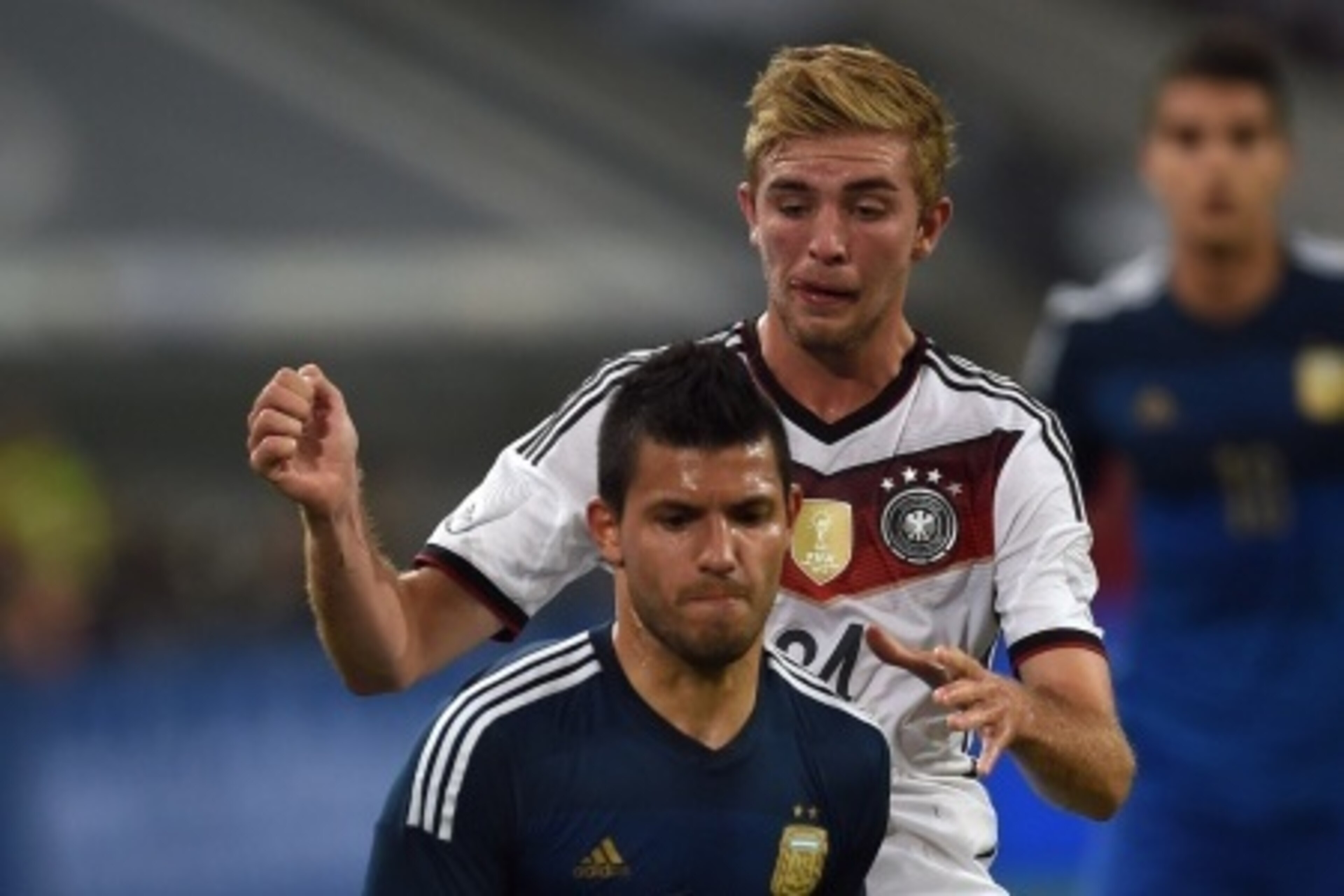 Argentina's defender Sergio Aguero (L) and Germany's midfielder Christoph Kramer vie for the ball during a friendly football match between Germany vs Argentina in Duesseldorf, Germany, on September 3, 2014. AFP PHOTO / PATRIK STOLLARZ (Photo credit Argentina's defender Sergio Aguero (L) and Germany's midfielder Christoph Kramer vie for the ball during a friendly football match between Germany vs Argentina in Duesseldorf, Germany, on September 3, 2014. AFP PHOTO / PATRIK STOLLARZ (Photo credit
