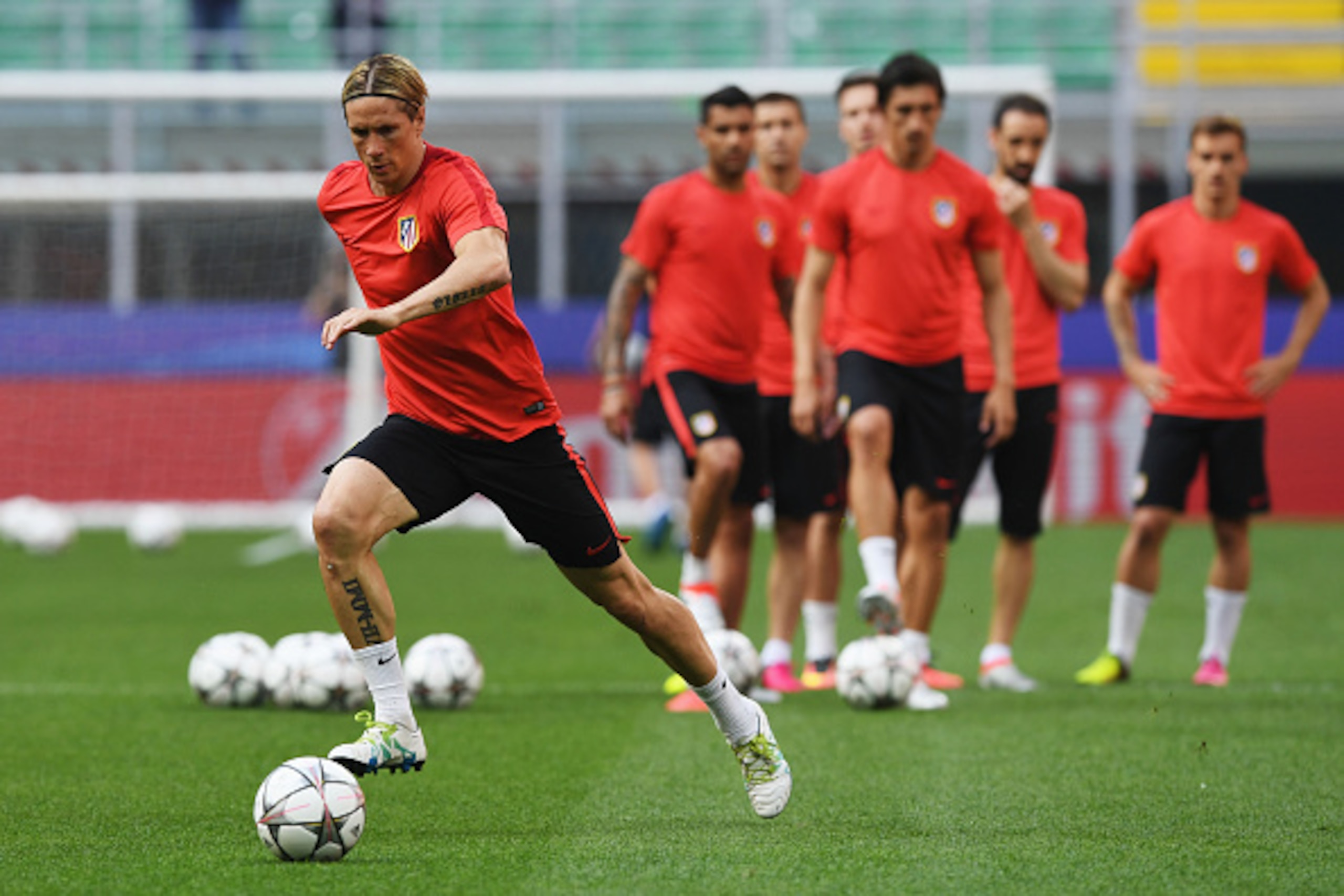 MILAN, ITALY - MAY 27:  Fernando Torres of Atletico Madrid chases the ball during an Atletico de Madrid training session on the eve of the UEFA Champions League Final against Real Madrid at Stadio Giuseppe Meazza on May 27, 2016 in Milan, Italy.  (Photo b