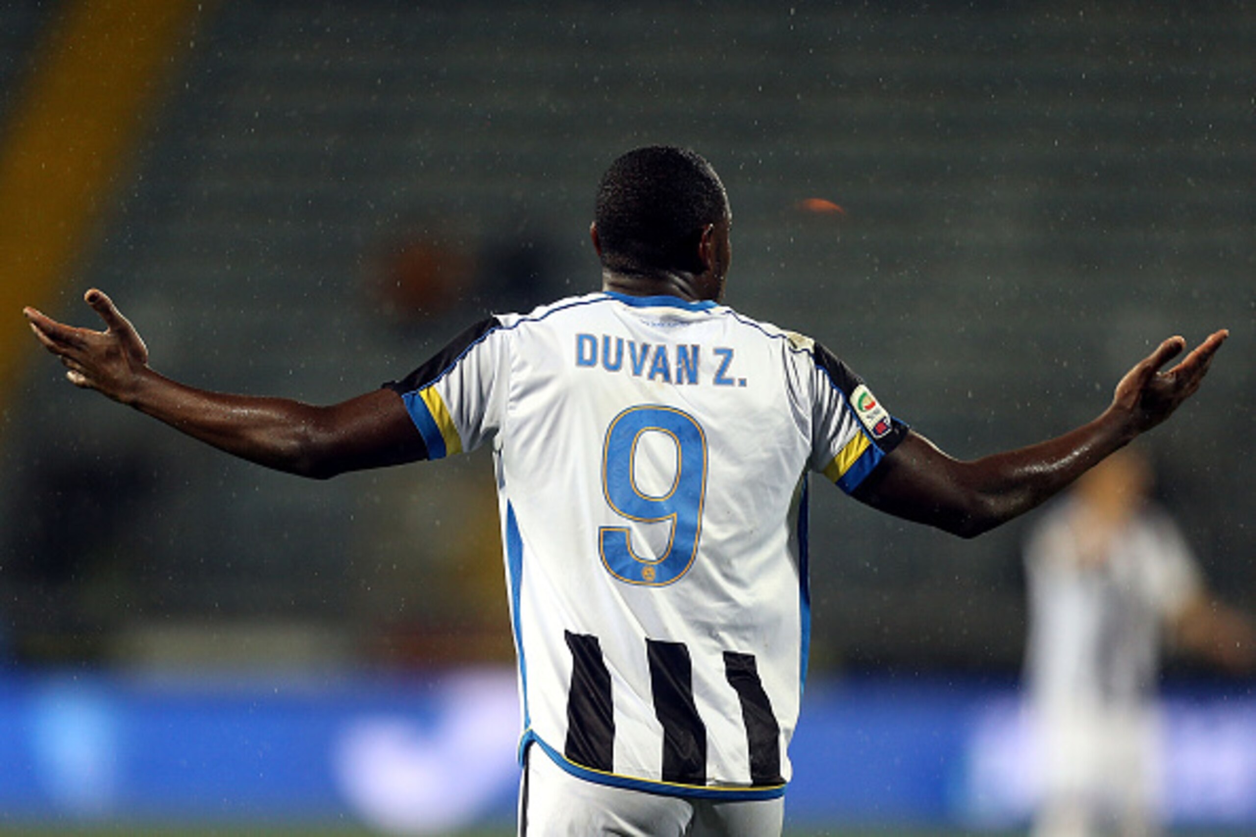 EMPOLI, ITALY - FEBRUARY 03: Duvan Zapata of Udinese Calcio reacts during the Serie A match between Empoli FC and Udinese Calcio at Stadio Carlo Castellani on February 3, 2016 in Empoli, Italy.  (Photo by Gabriele Maltinti/Getty Images)
