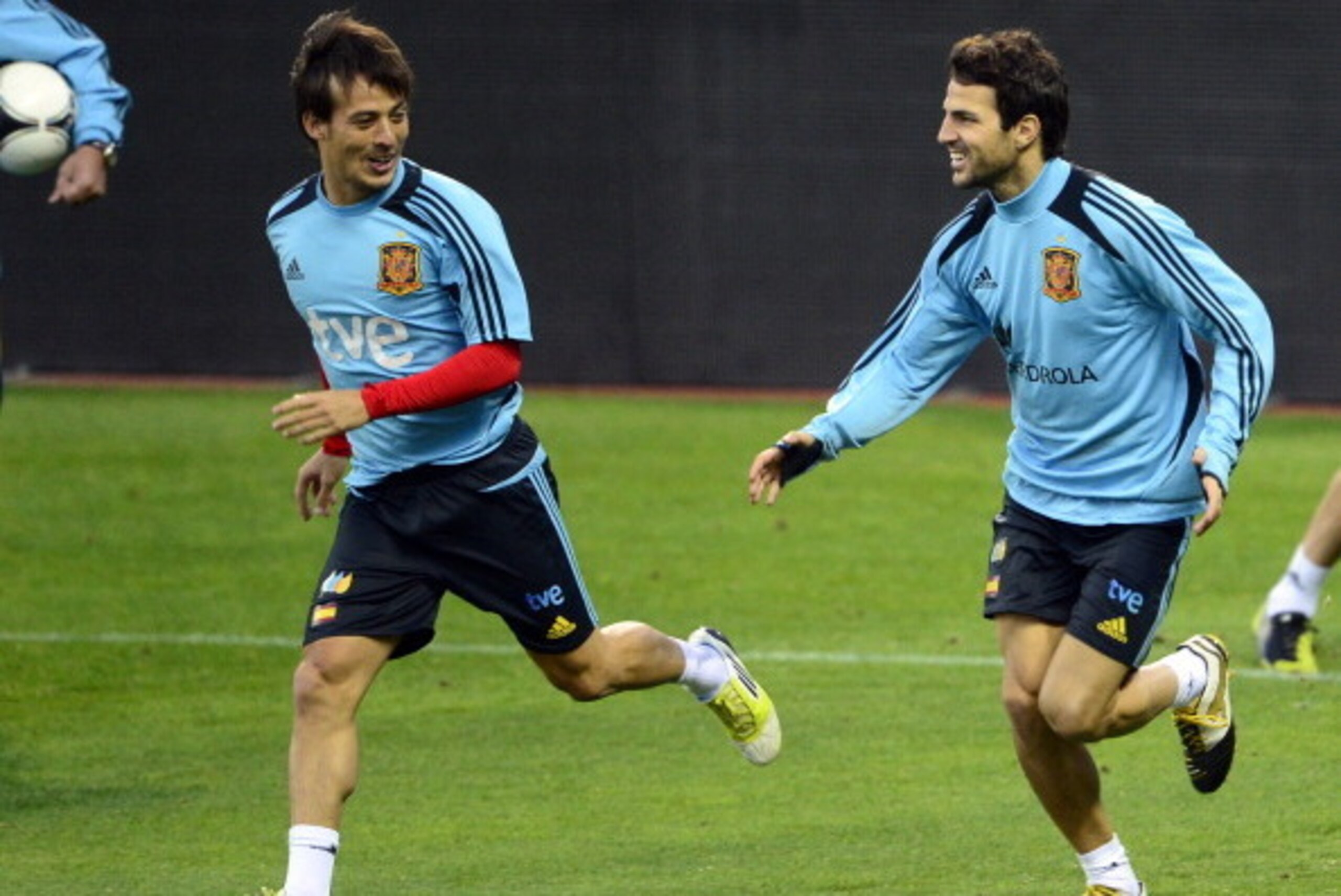 Spain's forward David Silva (R) and Spain's midfielder Cesc Fabregas (R) take part in a training session on October 15, 2012, on the eve of their FIFA World Cup 2014 qualifying football match Spain vs France at Vicente Calderon stadium in Madrid. AFP PHO Spain's forward David Silva (R) and Spain's midfielder Cesc Fabregas (R) take part in a training session on October 15, 2012, on the eve of their FIFA World Cup 2014 qualifying football match Spain vs France at Vicente Calderon stadium in Madrid. AFP PHO