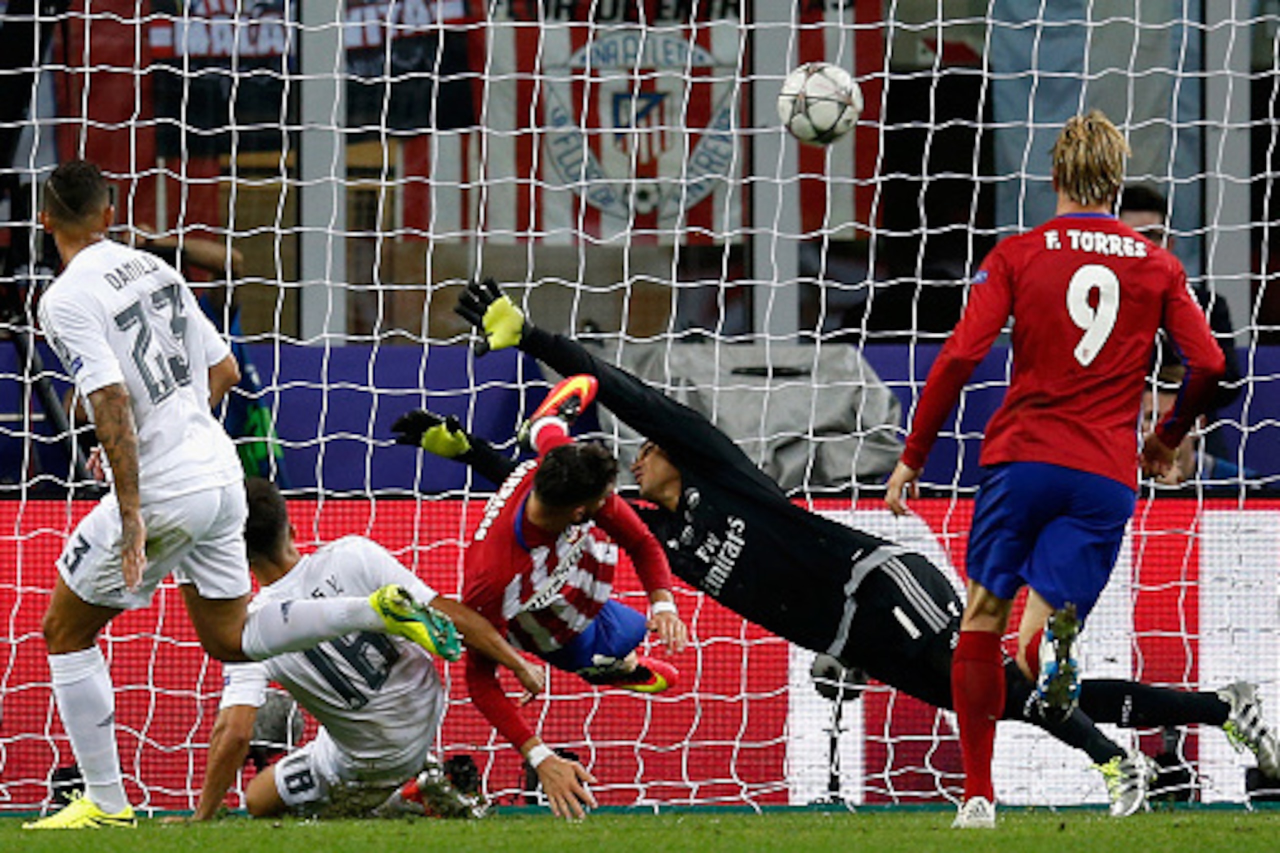 MILAN, ITALY - MAY 28:  Yannick Carrasco (C) of Atletico Madrid scores the equalizing goal during the Champions League final match between Real Madrid and Club Atletico de Madrid at Stadio Giuseppe Meazza on May 28, 2016 in Milan, Italy.  (Photo by Boris 