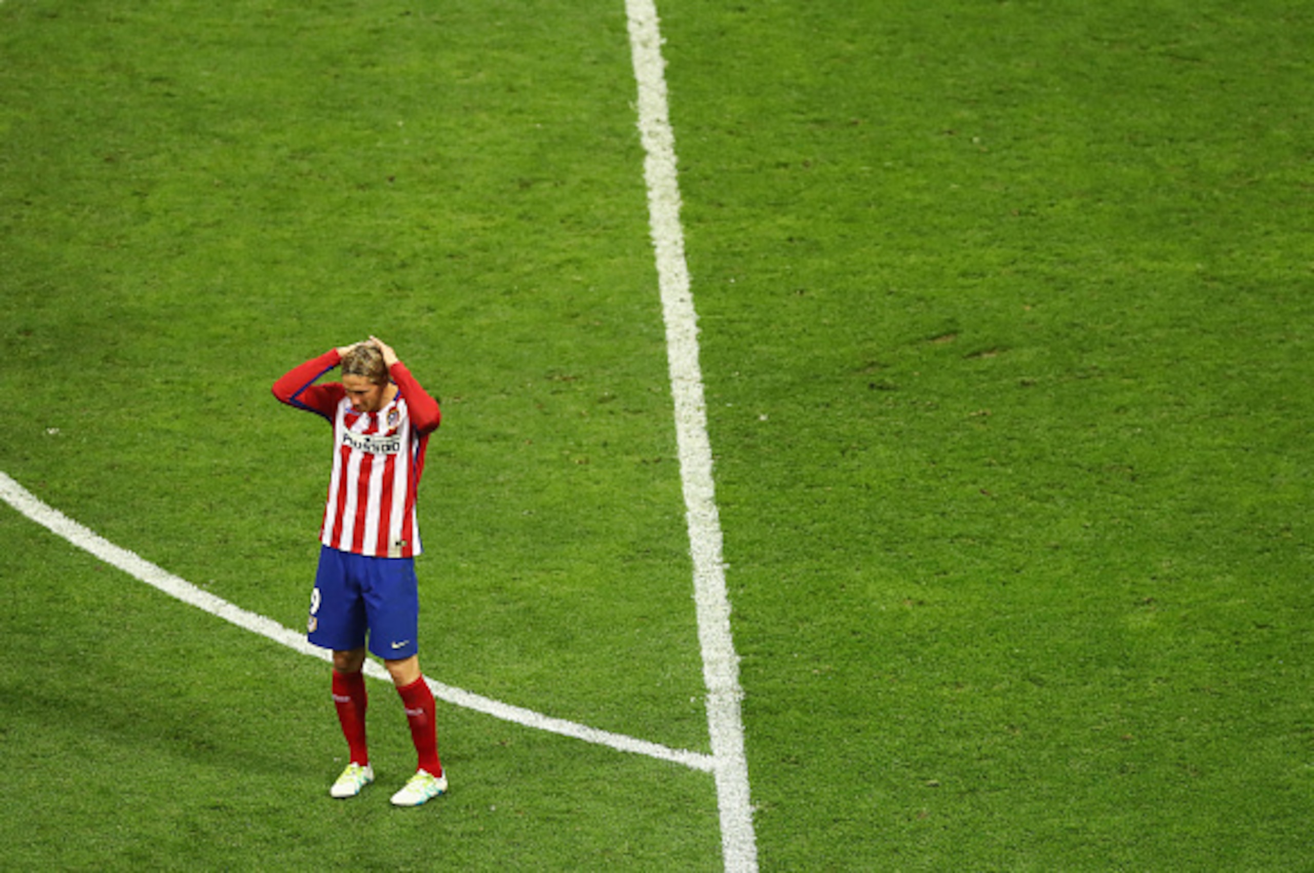MILAN, ITALY - MAY 28:  Fernando Torres of Atletico Madrid shows his dejection during the UEFA Champions League Final match between Real Madrid and Club Atletico de Madrid at Stadio Giuseppe Meazza on May 28, 2016 in Milan, Italy.  (Photo by Dean Mouhtaro